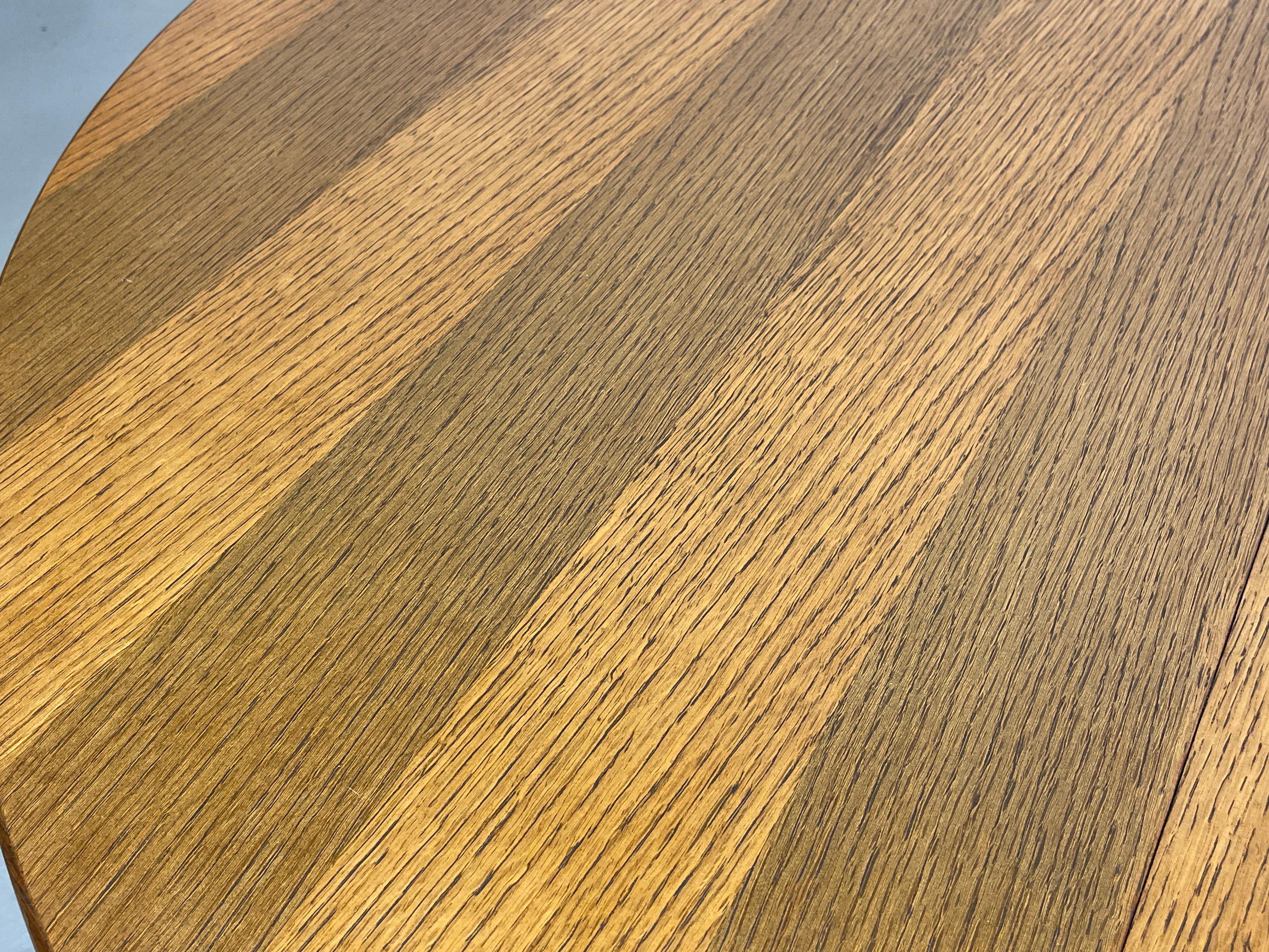 Mid Century MODERN OAK ROUND to OVAL Dining Table, Made in Denmark. c. 1960s For Sale 2