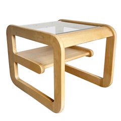 Tavolino in rovere moderno del metà secolo con piano in vetro fumé di Lou Hodges