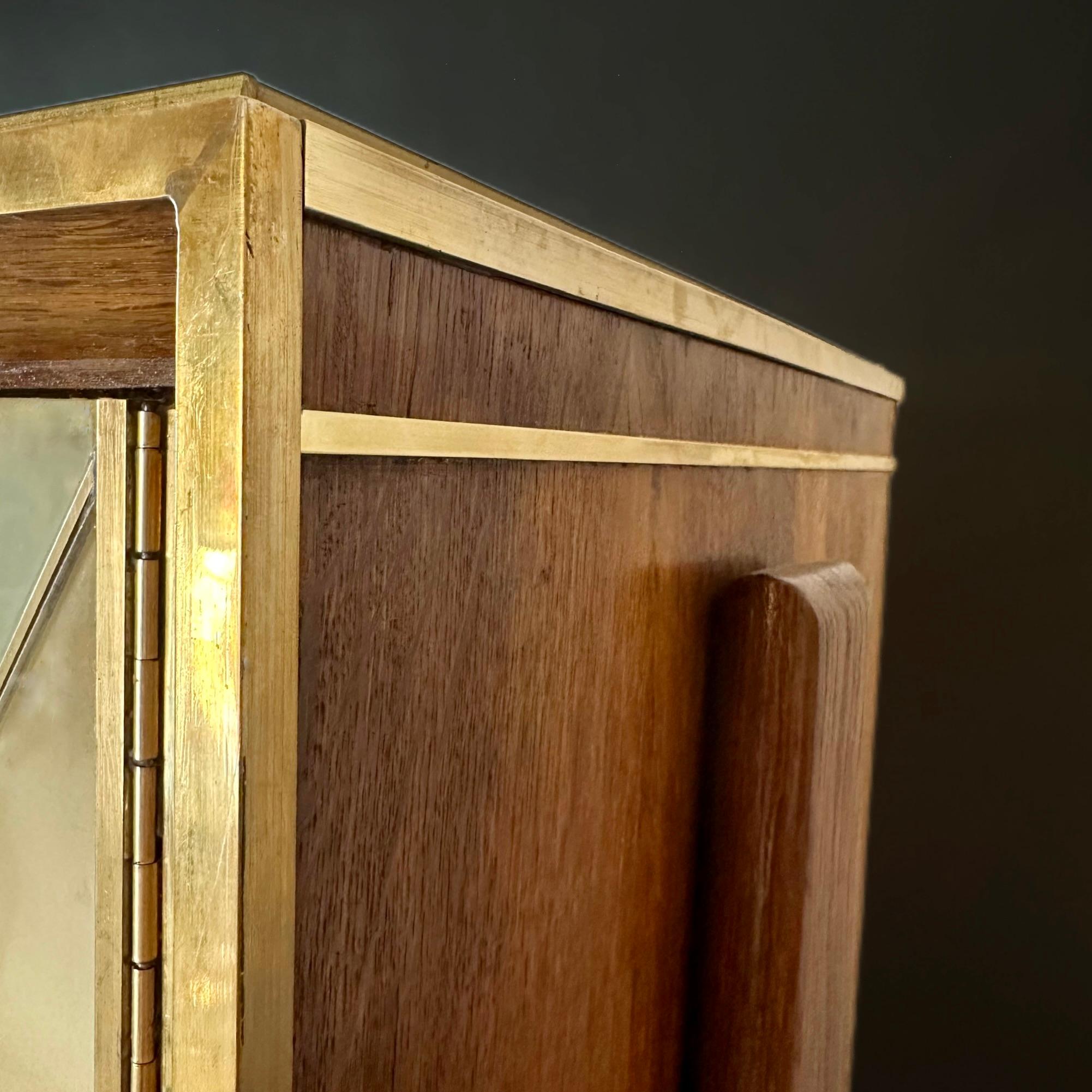 Mid-Century Modern Oak Oak Wood, Messing, Spiegel & Murano Art Glass Dry Bar Cabinet im Angebot 6