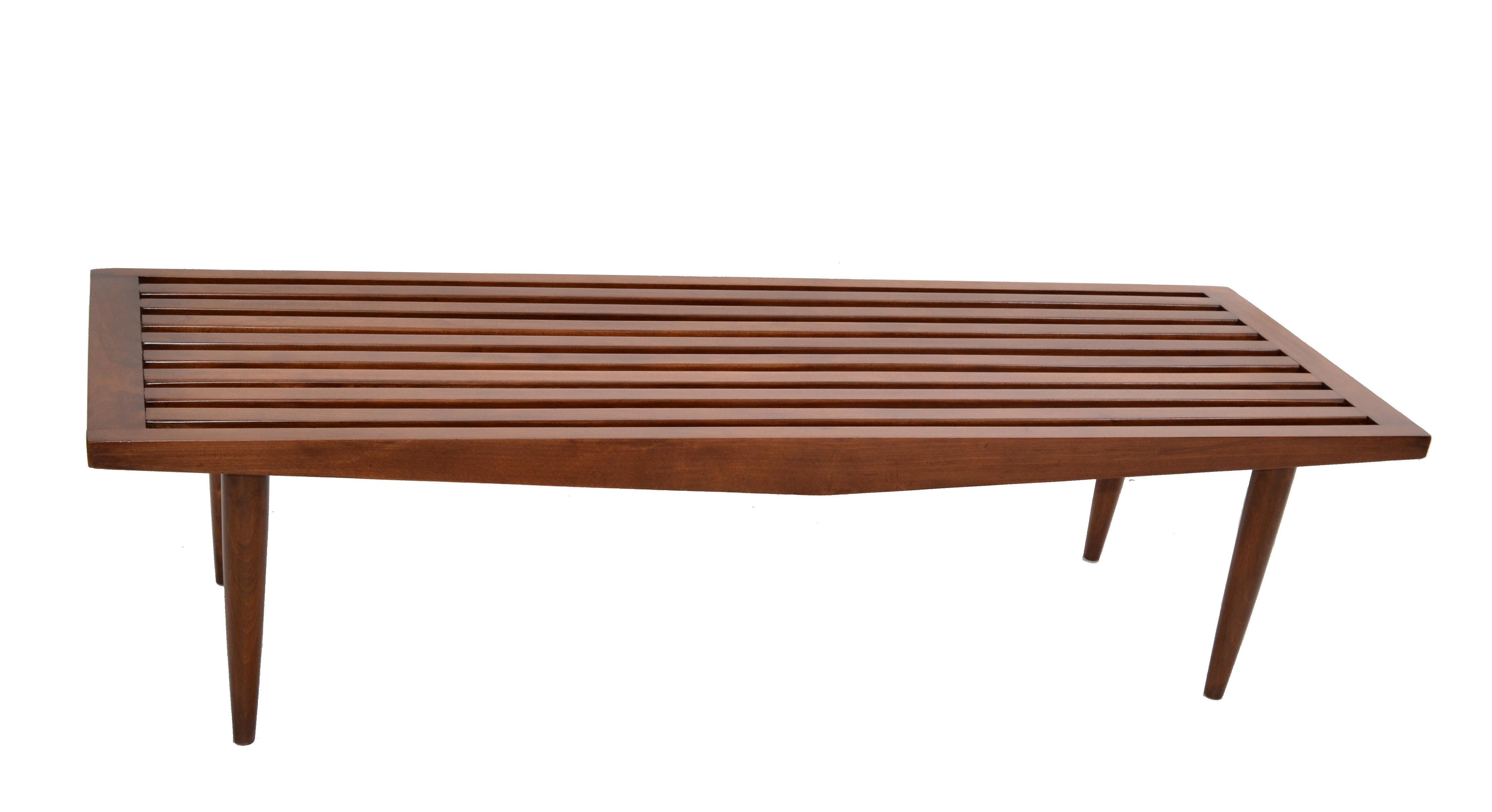 Mid-Century Modern Oak Wood Slat Bench Tapered Legs In Good Condition In Miami, FL