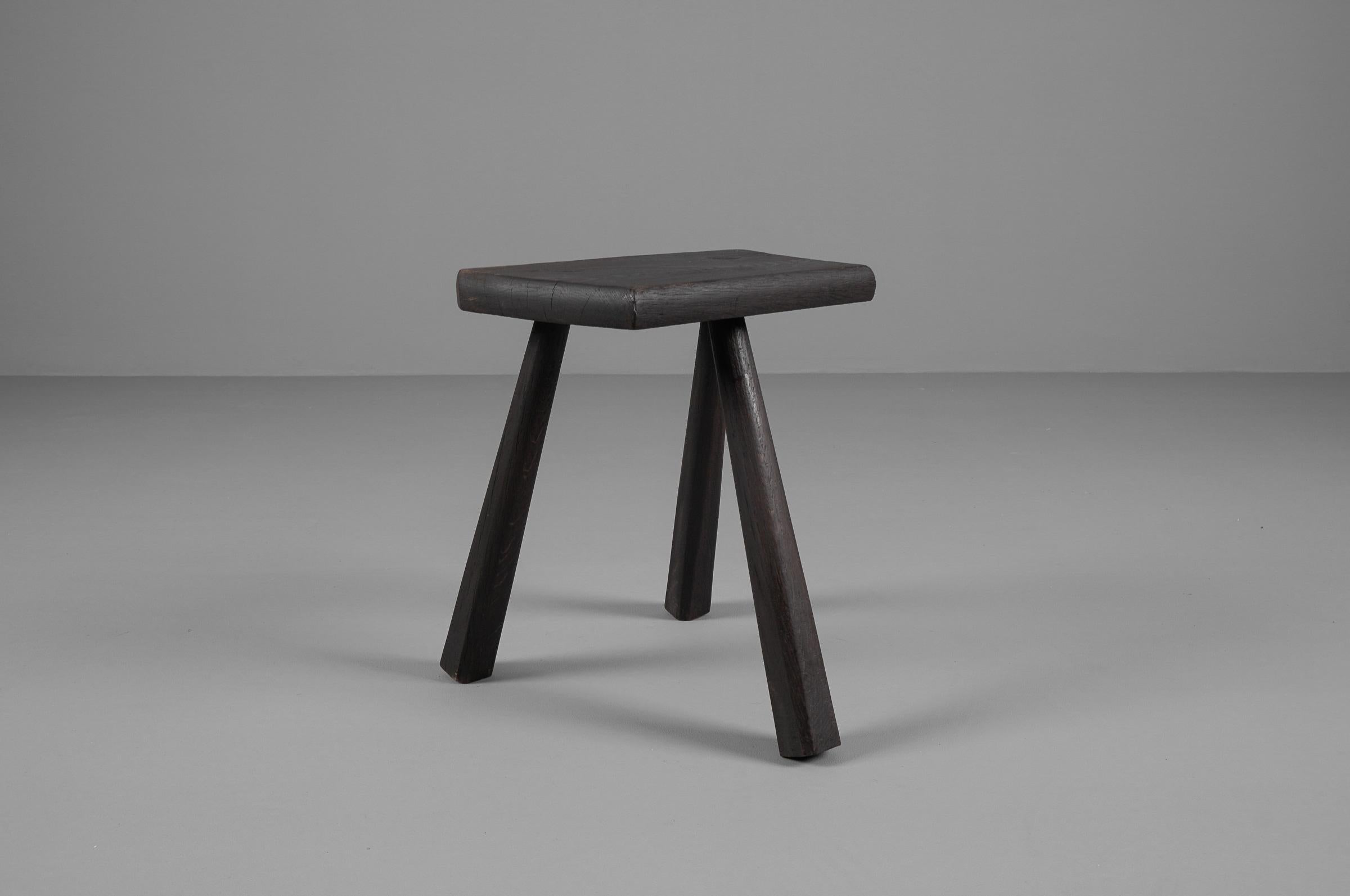 Mid-Century Modern oak work stool from the French province, 1960s. In Good Condition For Sale In Nürnberg, Bayern