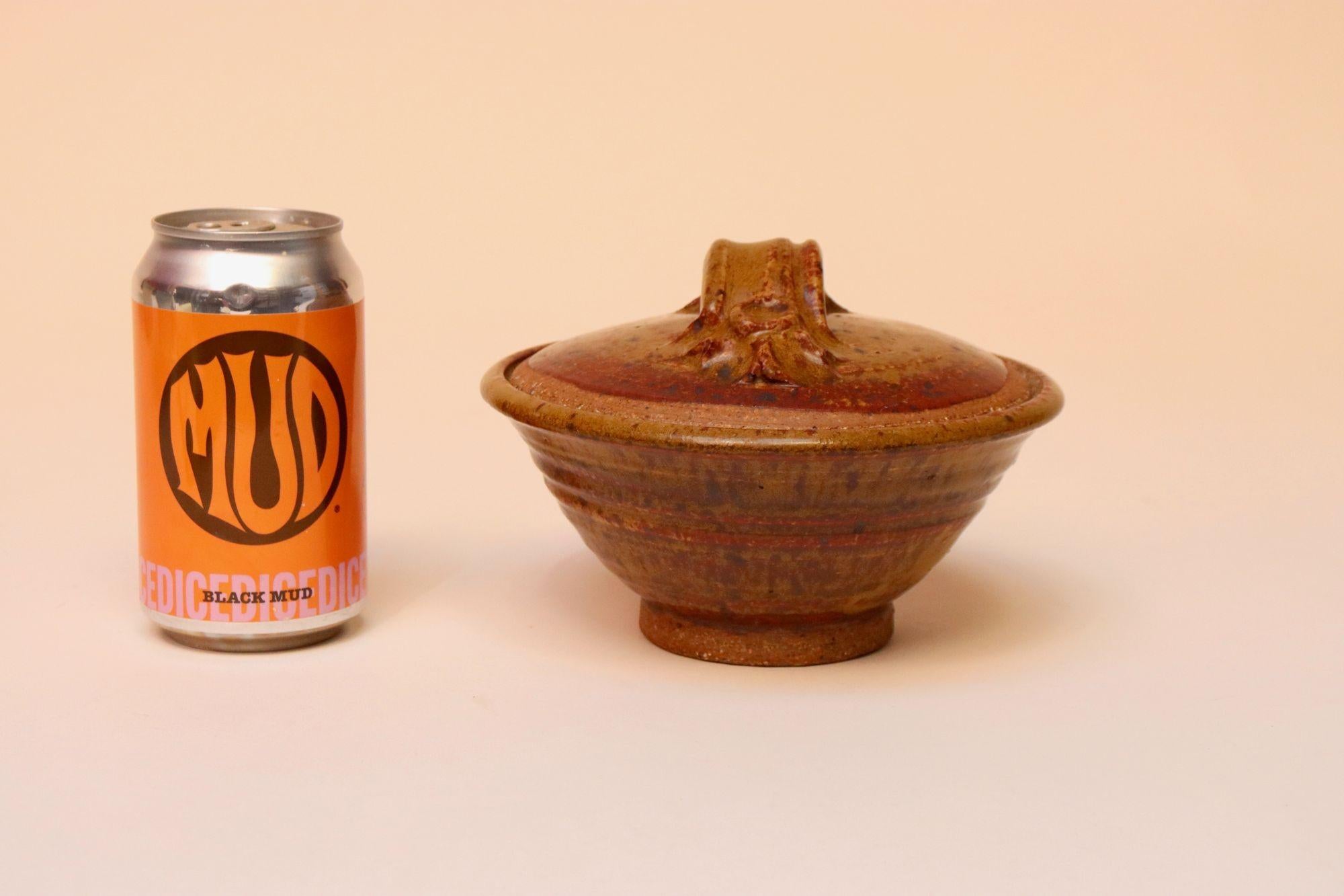 Ciotola in ceramica Studio Pottery moderna di metà secolo con coperchio di Deanna Nichols in vendita 3