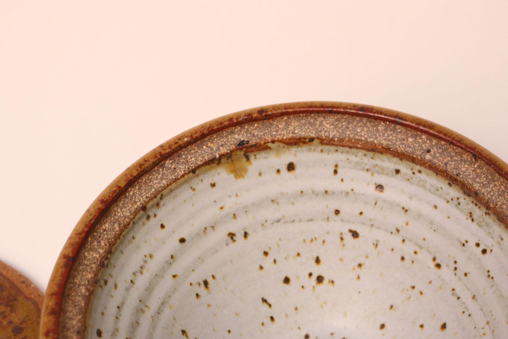 Ciotola in ceramica Studio Pottery moderna di metà secolo con coperchio di Deanna Nichols in vendita 9