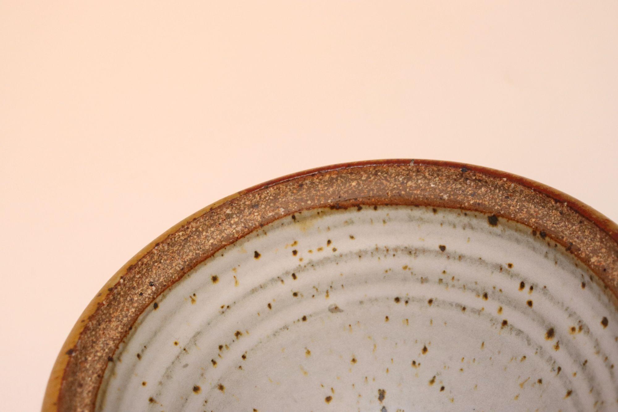 Ciotola in ceramica Studio Pottery moderna di metà secolo con coperchio di Deanna Nichols in vendita 10