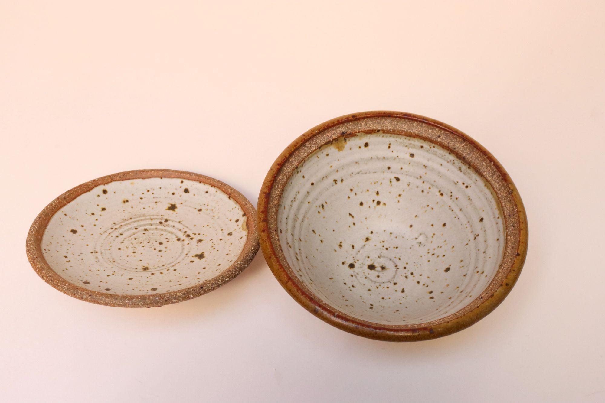 Ciotola in ceramica Studio Pottery moderna di metà secolo con coperchio di Deanna Nichols in vendita 2