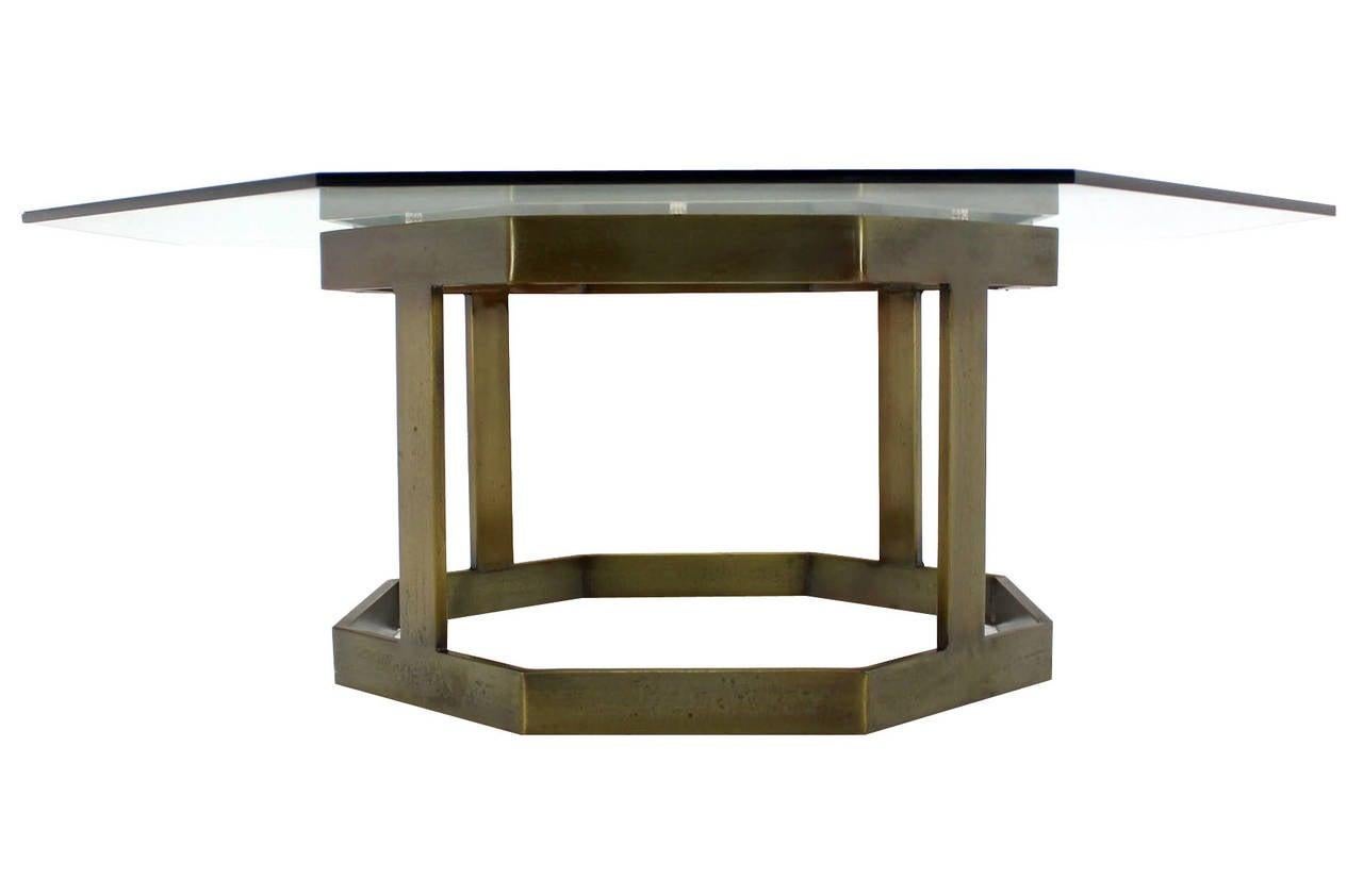 Mid Century Modern Octagonal Brass Base Glass Top Round Coffee Center Table MINT In Good Condition For Sale In Rockaway, NJ