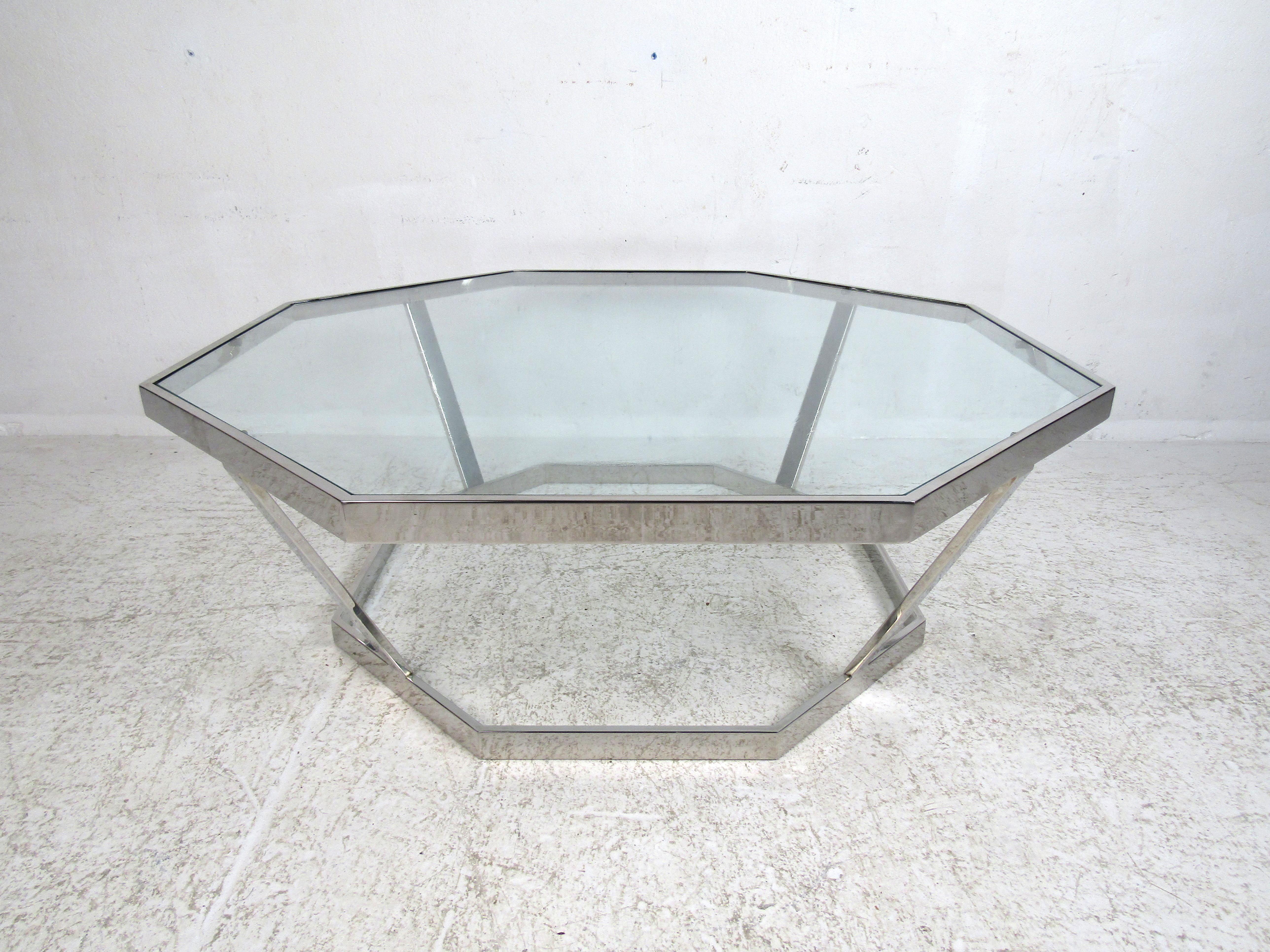 Mid-Century Modern Octagonal Chrome and Glass Coffee Table In Good Condition For Sale In Brooklyn, NY