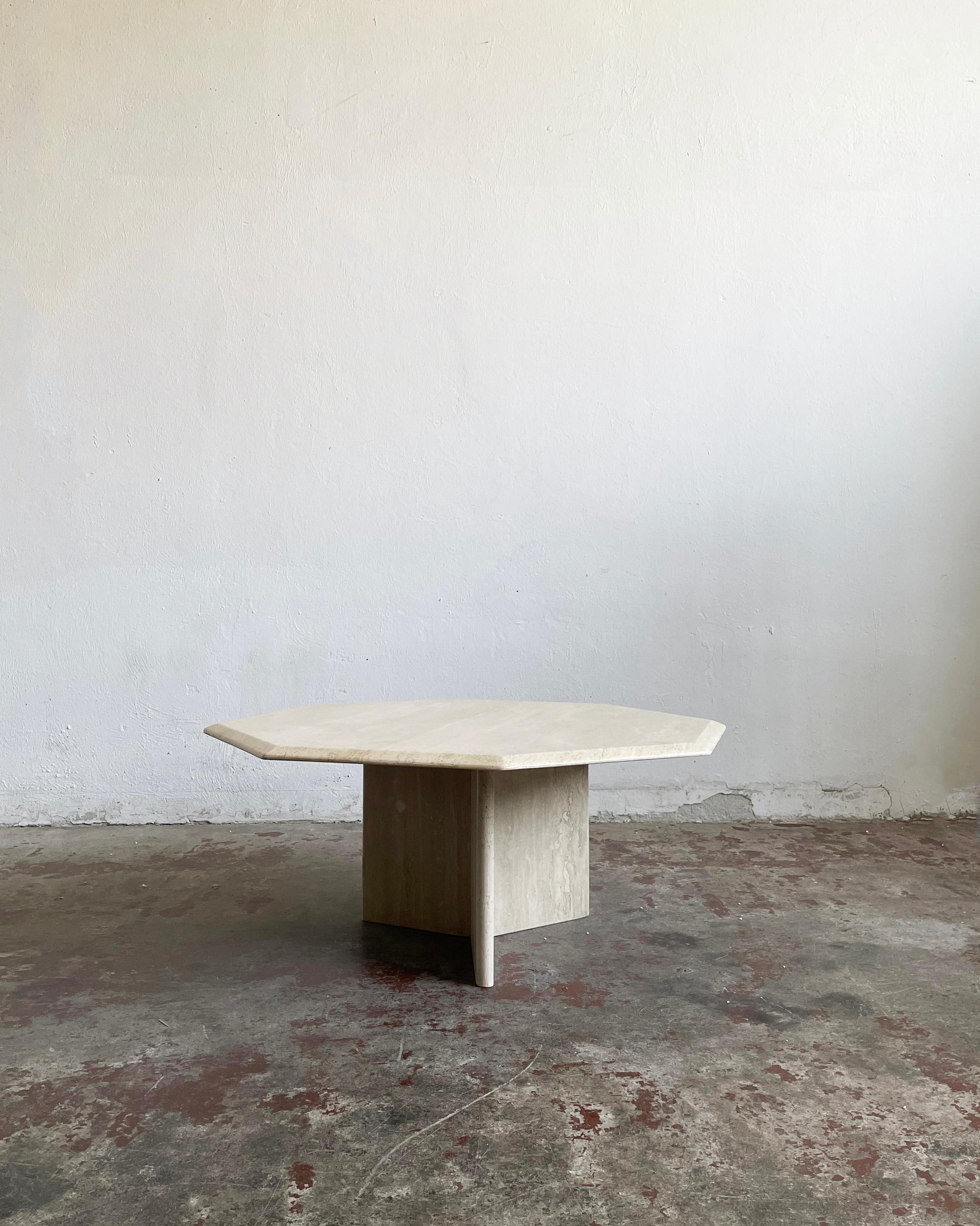 Mid-Century Modern Octagonal Travertine Stone Coffee Table, Italy, 1970s 1