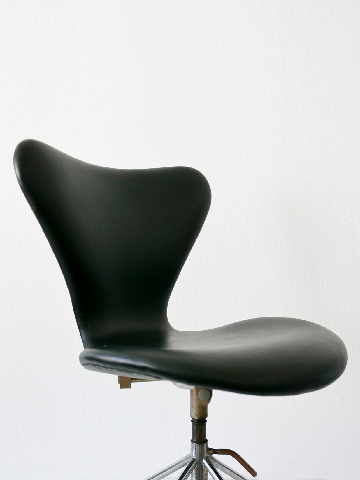 Sedia da ufficio moderna di metà secolo 3117 di Arne Jacobsen per Fritz Hansen, anni '60 In condizioni buone in vendita a Munich, DE