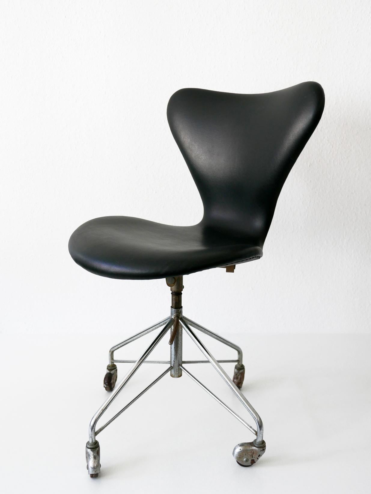 Sedia da ufficio moderna di metà secolo 3117 di Arne Jacobsen per Fritz Hansen, anni '60 in vendita 4