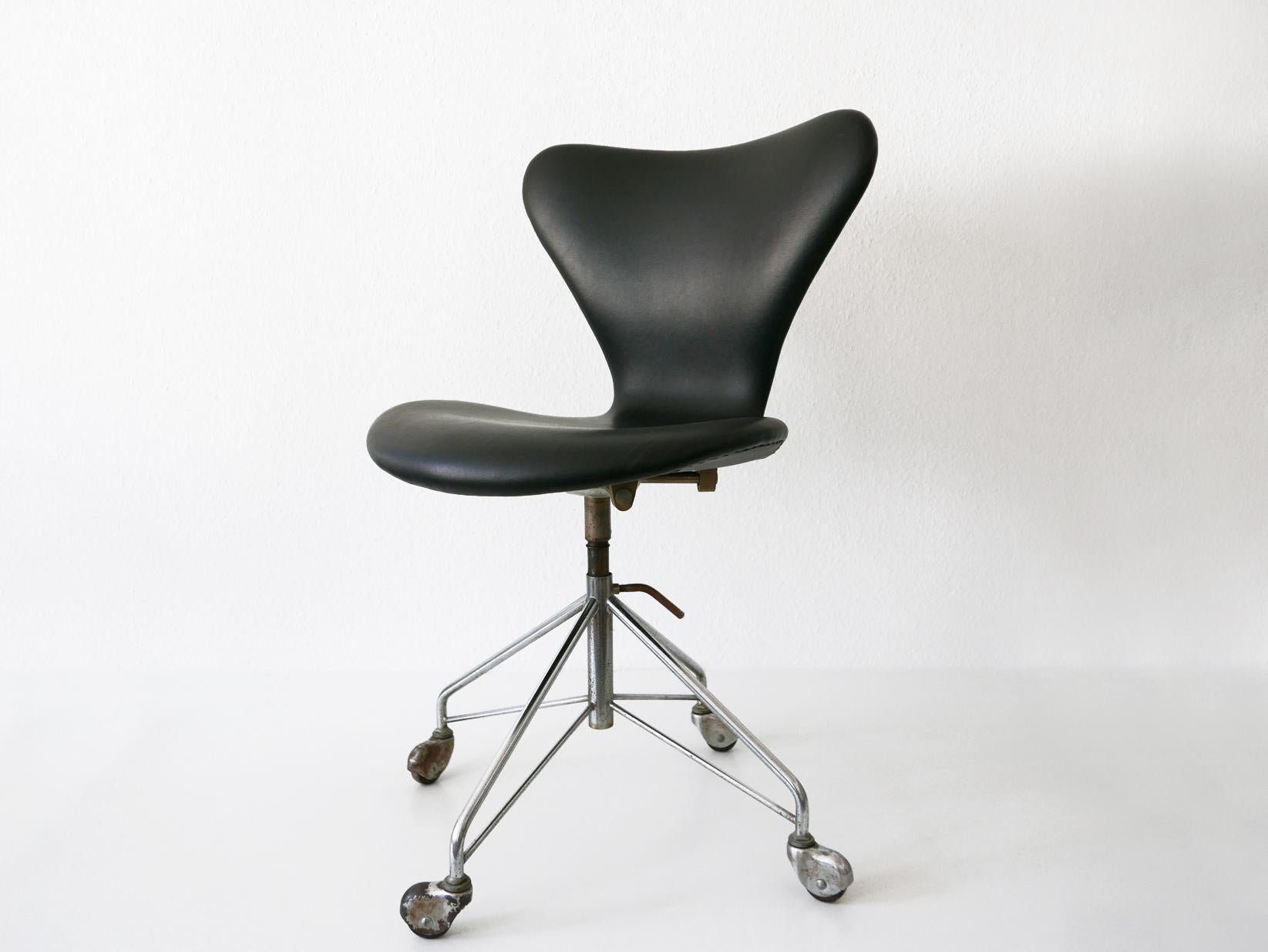 Sedia da ufficio moderna di metà secolo 3117 di Arne Jacobsen per Fritz Hansen, anni '60 in vendita 5