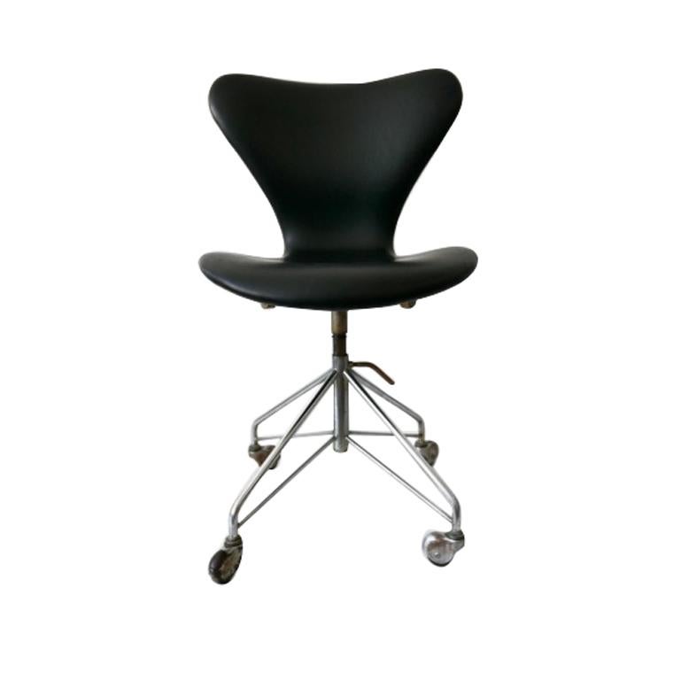 Mid-Century Modern Office Chair 3117 by Arne Jacobsen for Fritz Hansen, 1960s For Sale