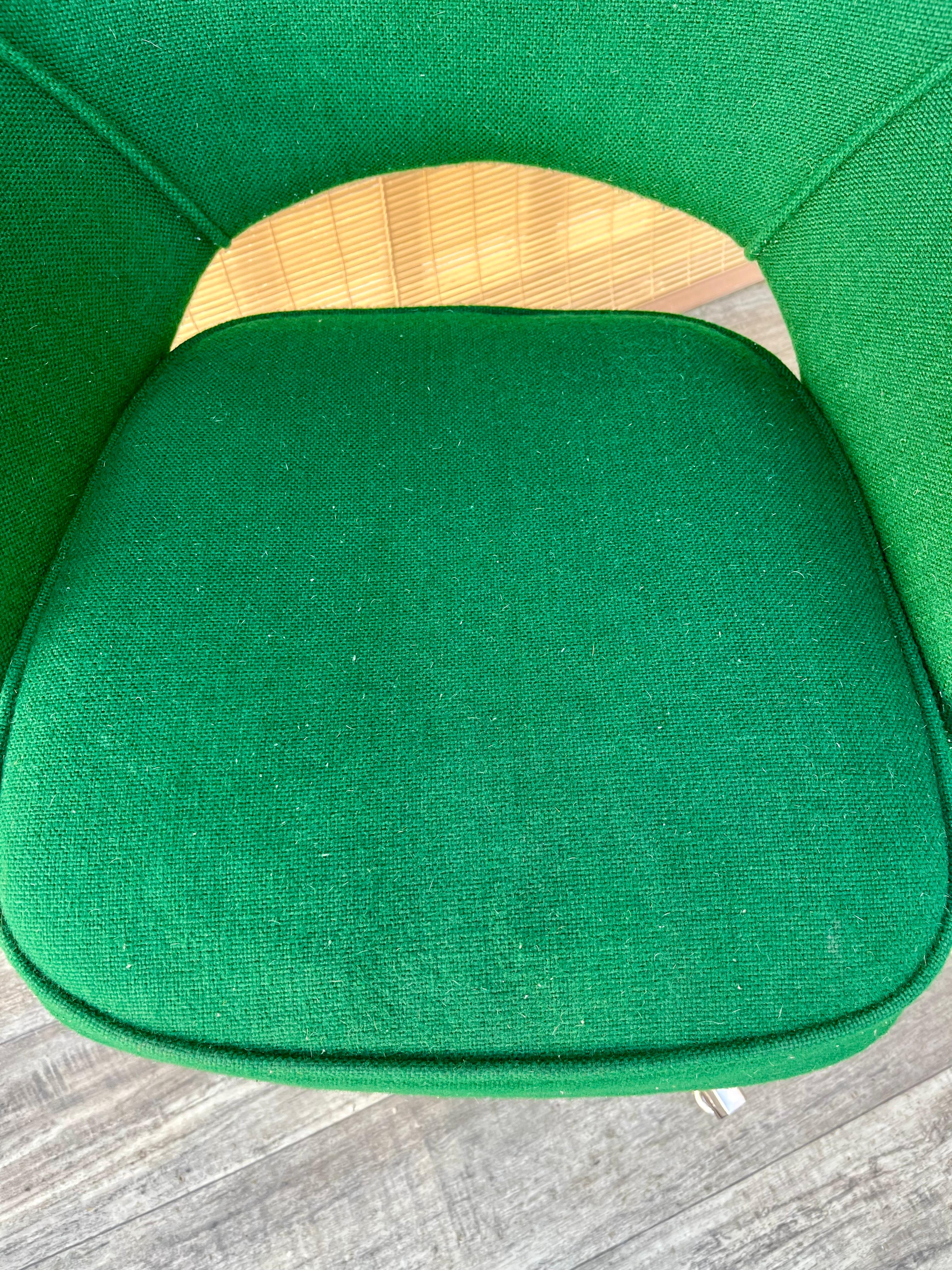 Mid Century Modern Office Chair with arms by Saarinen for Knoll. Circa 1970s For Sale 9