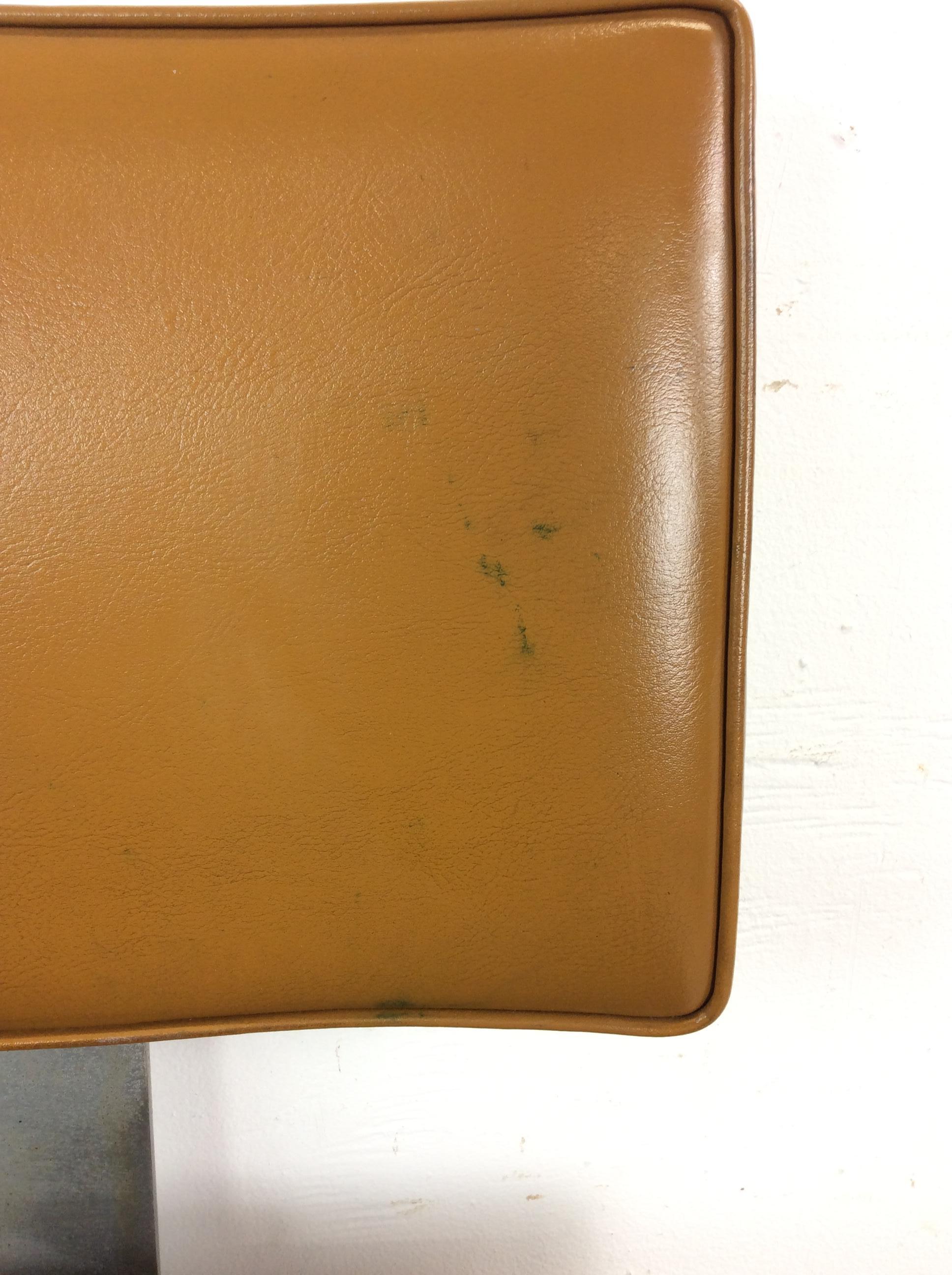 Mid Century Modern Office Chair with Wheeled Swivel Base For Sale 3