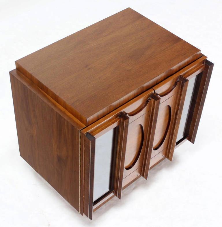 Mid Century Modern Oiled Walnut Brutalist  Night Stand End Table Double Door  For Sale 3