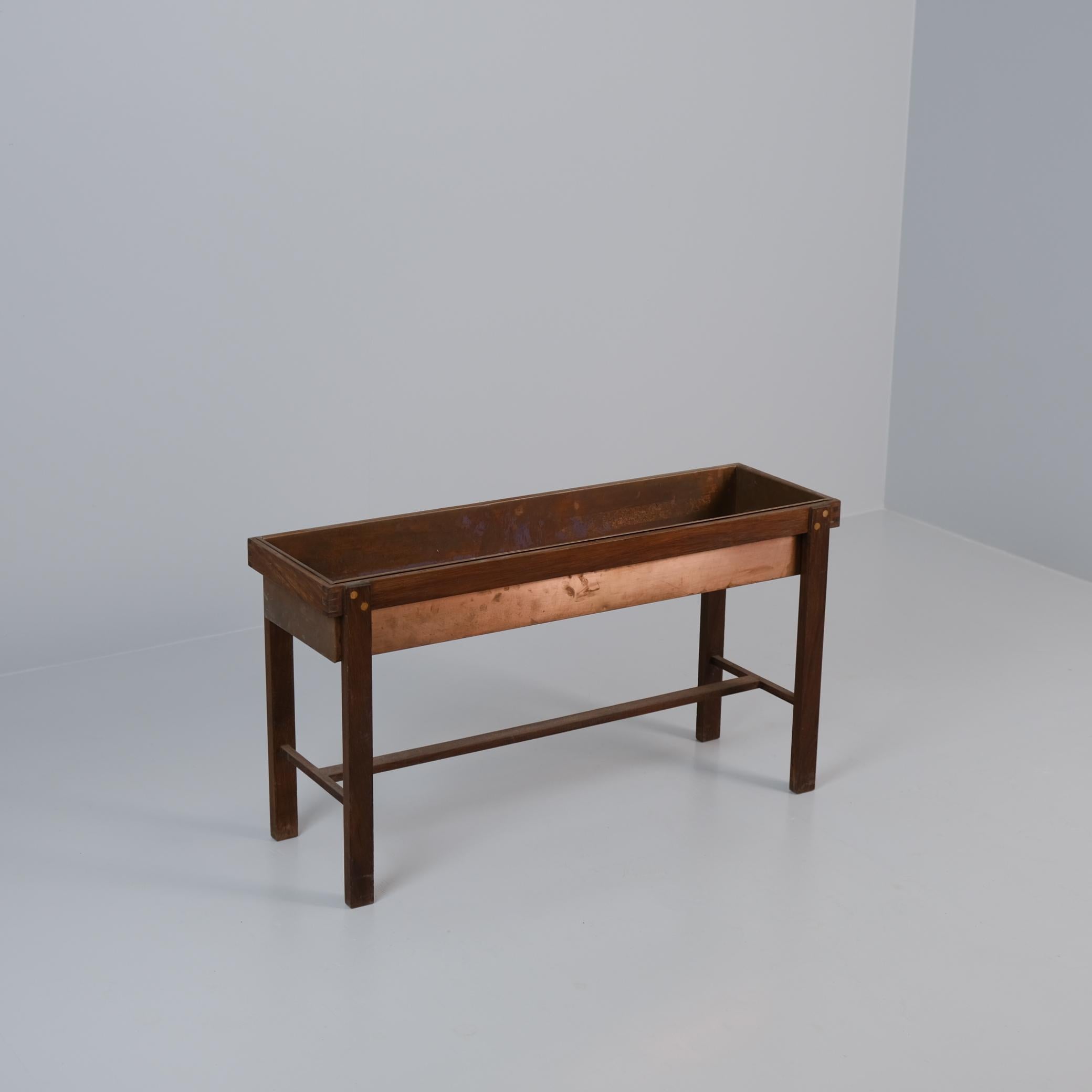 Moderner Oiva Parviainen Mekka-Blumentisch aus der Mitte des Jahrhunderts, Kupfer und Teakholz, 1960er Jahre im Angebot 3
