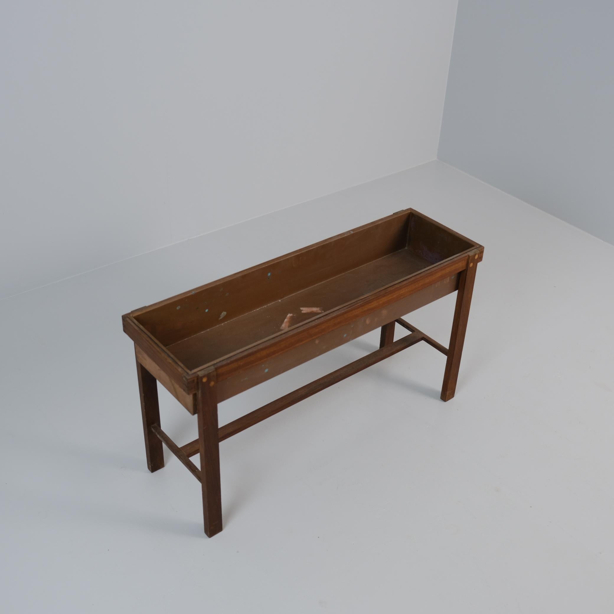 Moderner Oiva Parviainen Mekka-Blumentisch aus der Mitte des Jahrhunderts, Kupfer und Teakholz, 1960er Jahre (Finnisch) im Angebot