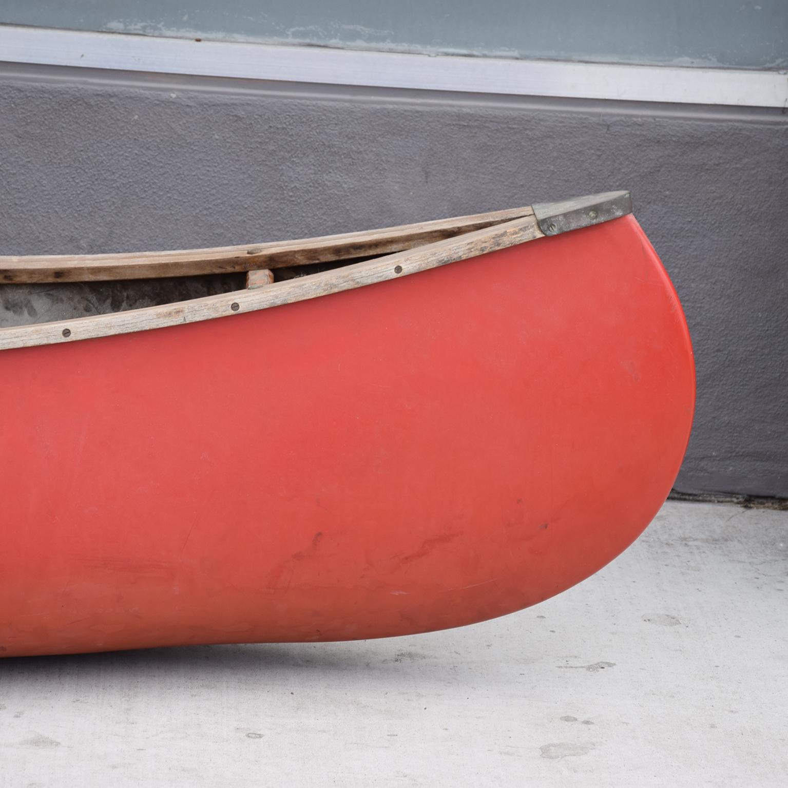 For your consideration a vintage Old Town Canoe in red color with wood and brass accents. 
Shows signs of vintage wear.
Dimensions: 191