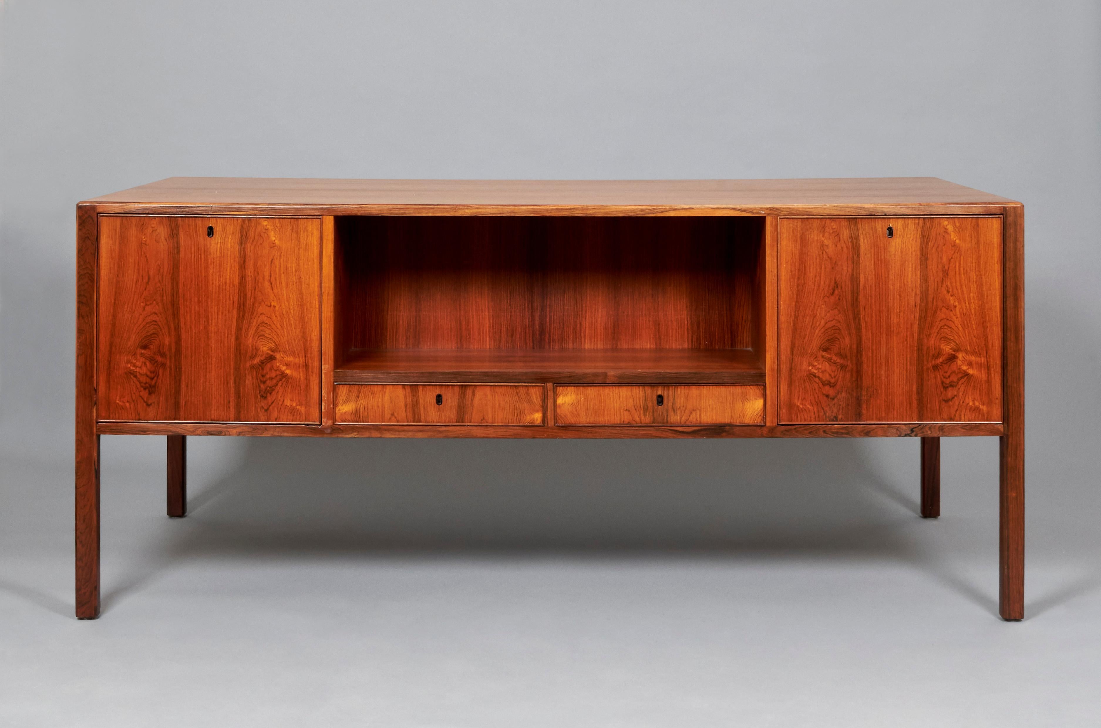 Mid-Century Modern Ole Wanscher Rosewood Executive Desk In Good Condition In Madrid, ES