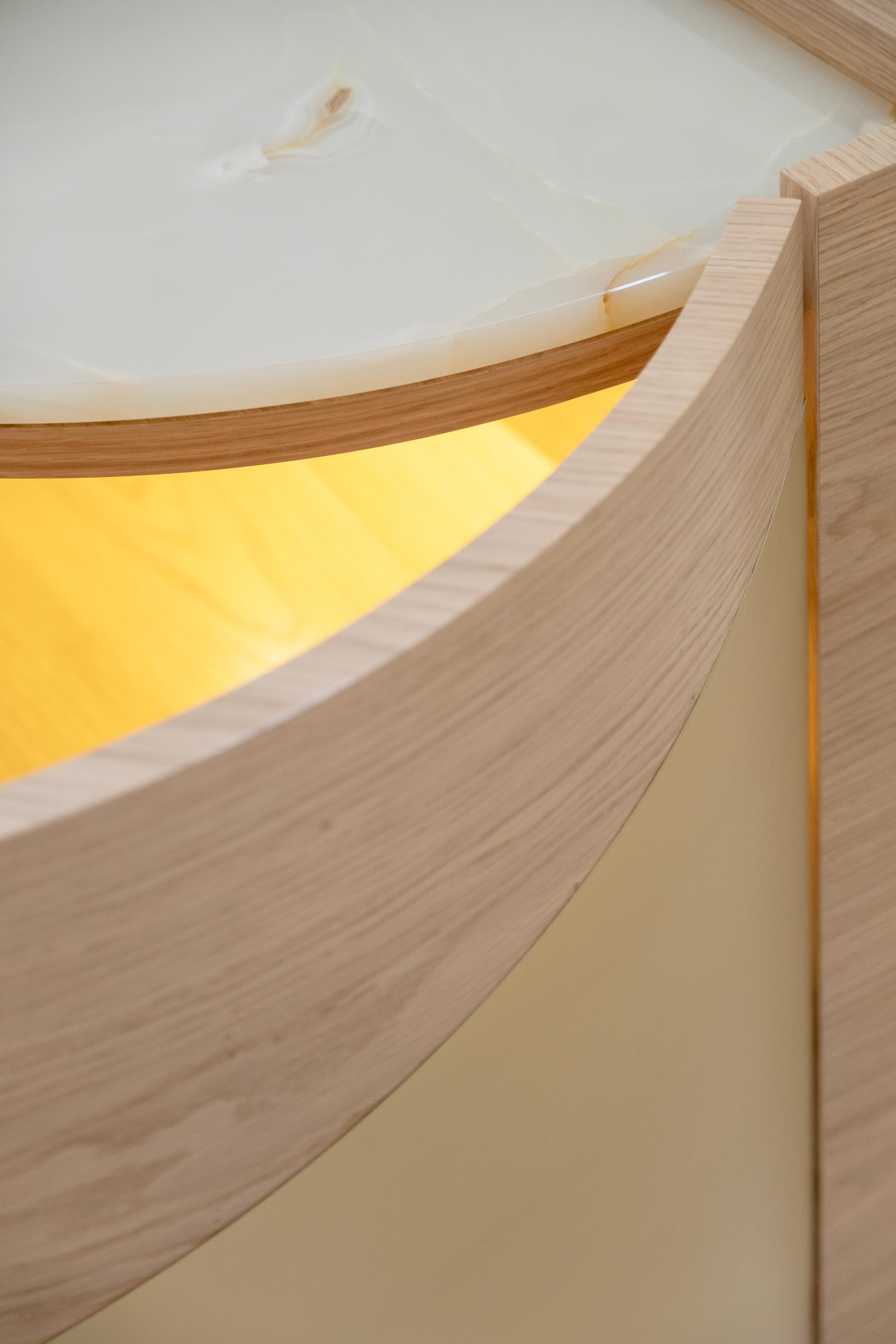 Credenza Olival moderna di metà secolo, Oak, Onice, Ottone, fatta a mano da Greenapple in vendita 2