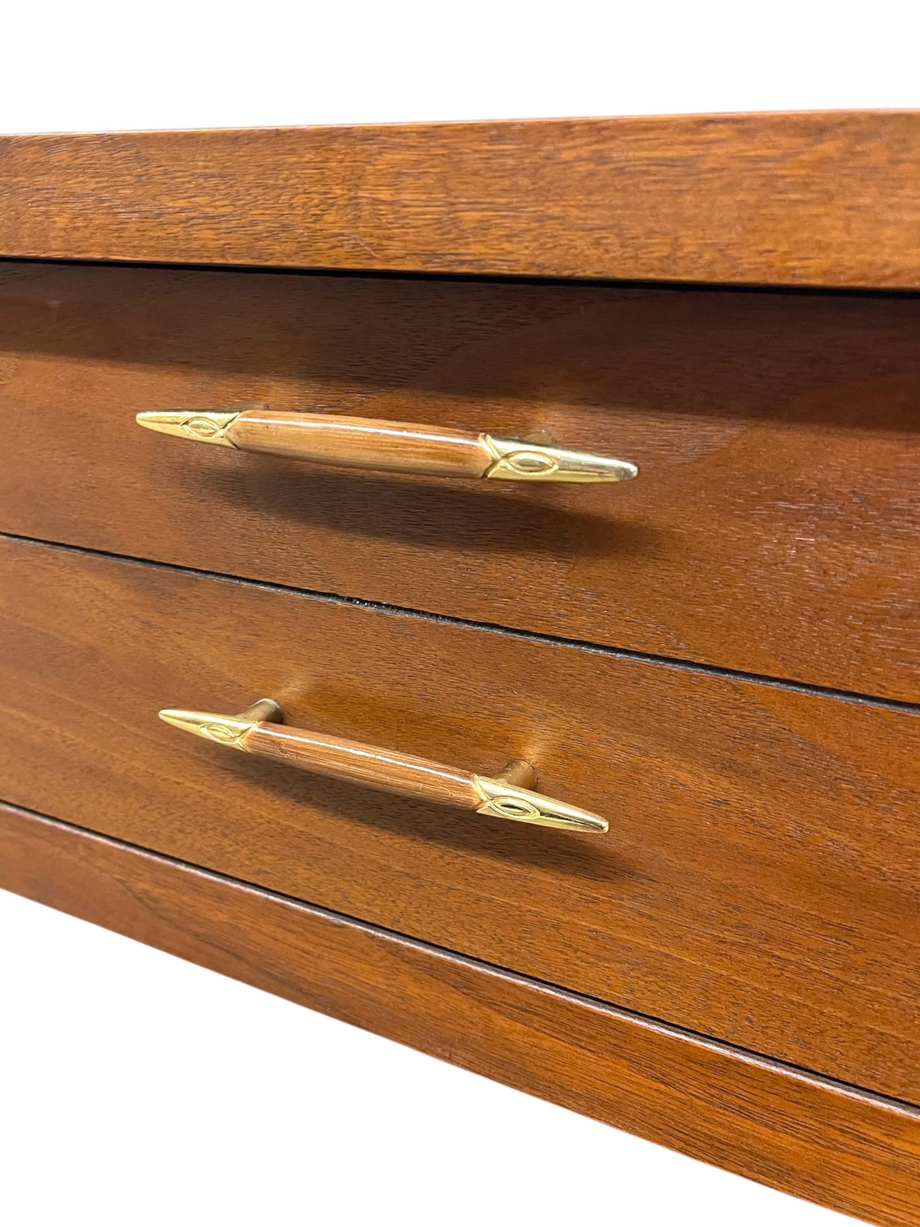 Mid-century modern one-Drawer End Table with Brass tone Handles, 1960s en vente 2