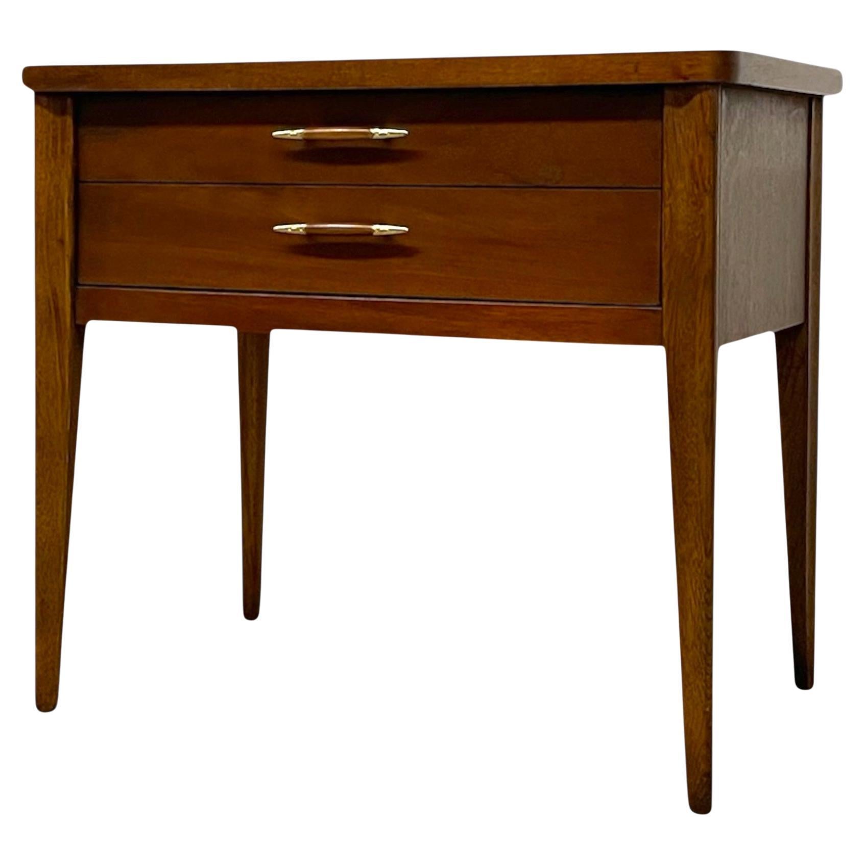 Mid-century modern one-Drawer End Table with Brass tone Handles, 1960s en vente
