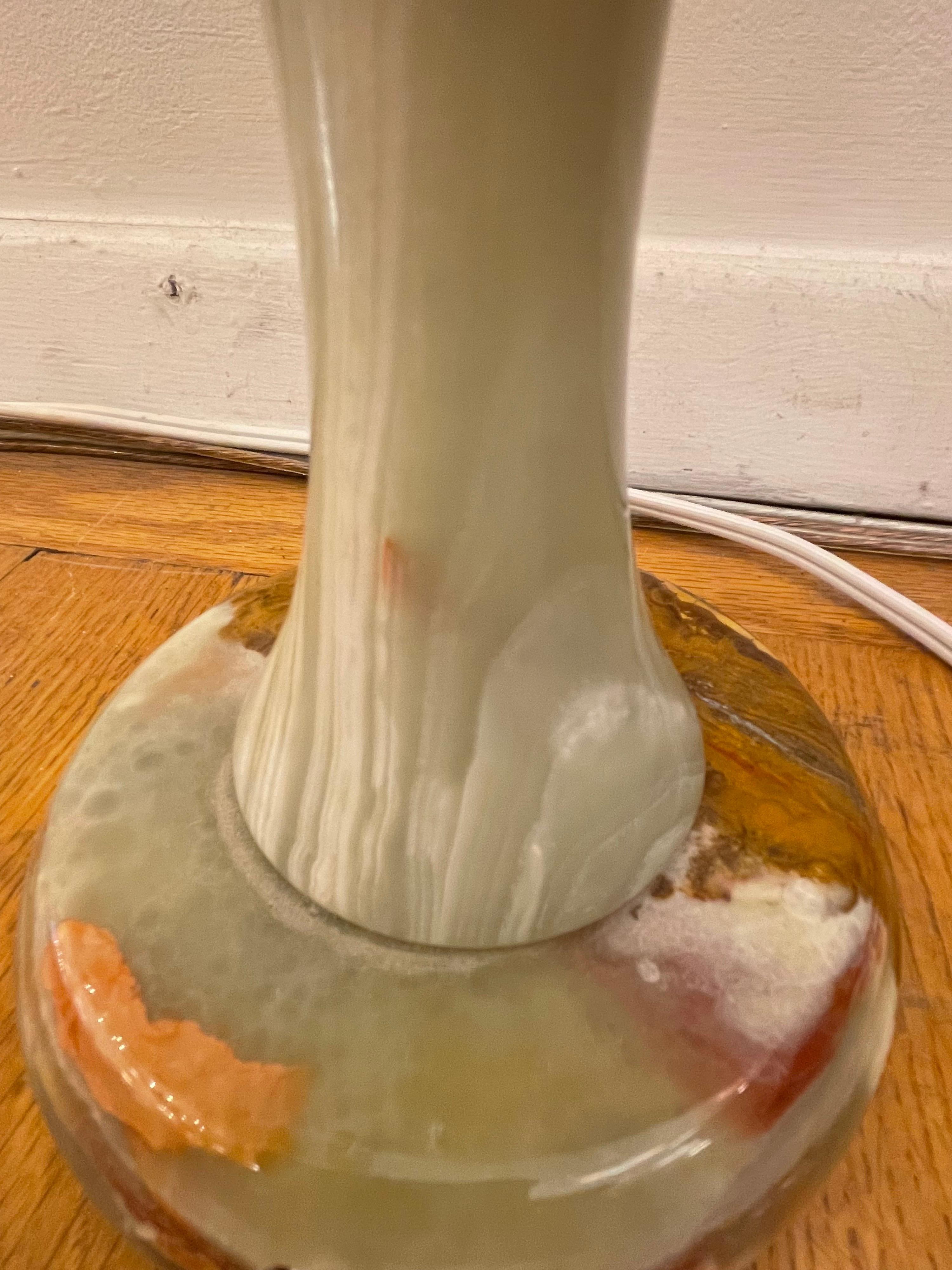 Mid-Century Modern Onyx Lamp In Good Condition For Sale In New York, NY