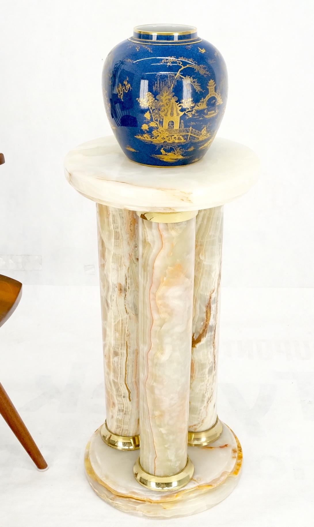 Table d'appoint à base cylindrique tripple en onyx, de style moderne du milieu du siècle, pour lampe à pied.