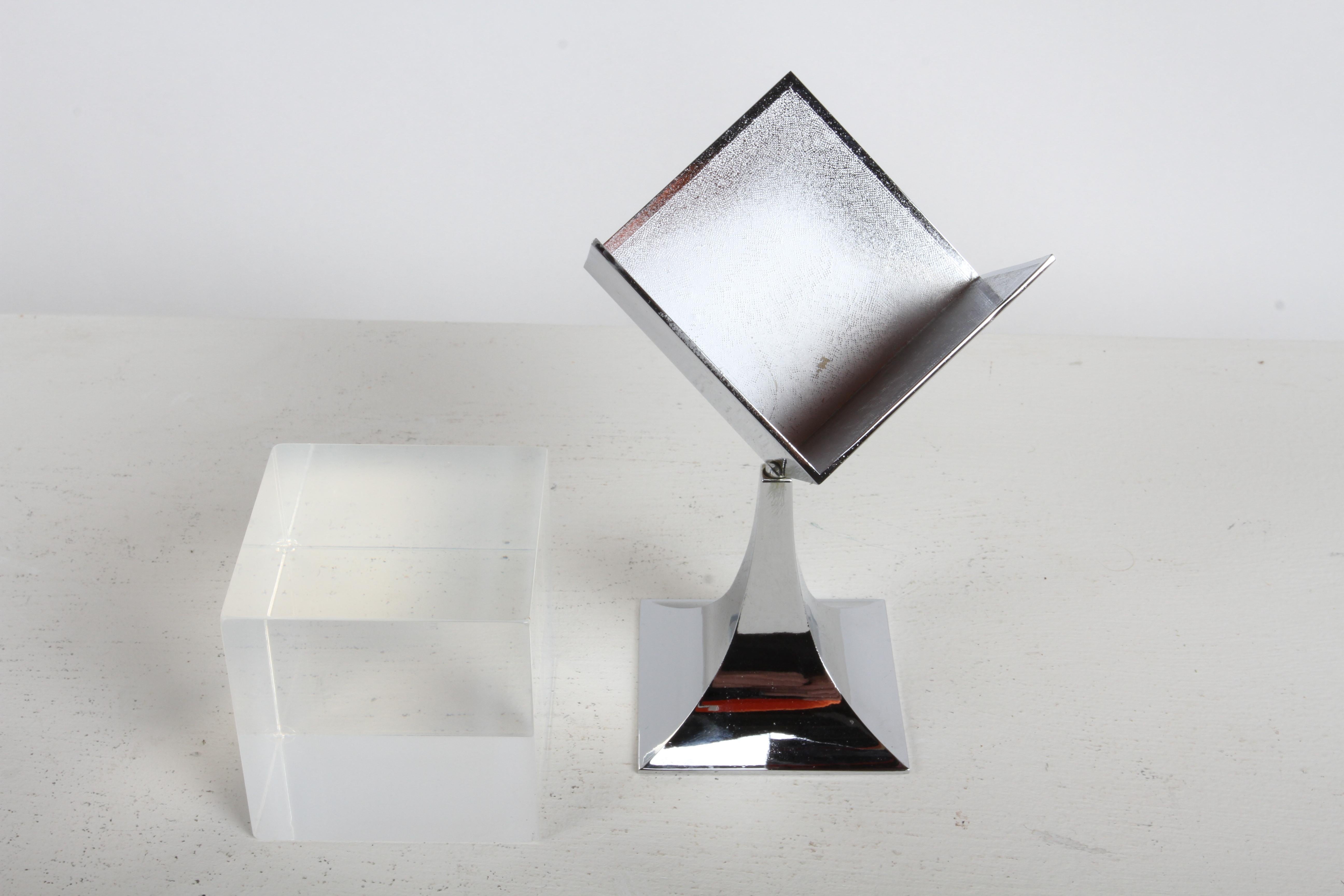 1960s MCM MOD OP-Art Chrome Base & Lucite Spinning Photo Prism Cube Sculpture For Sale 5