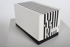 Mid-Century Modern OP Art Chrome Base und Lucite Spinning Photo Cube Skulptur