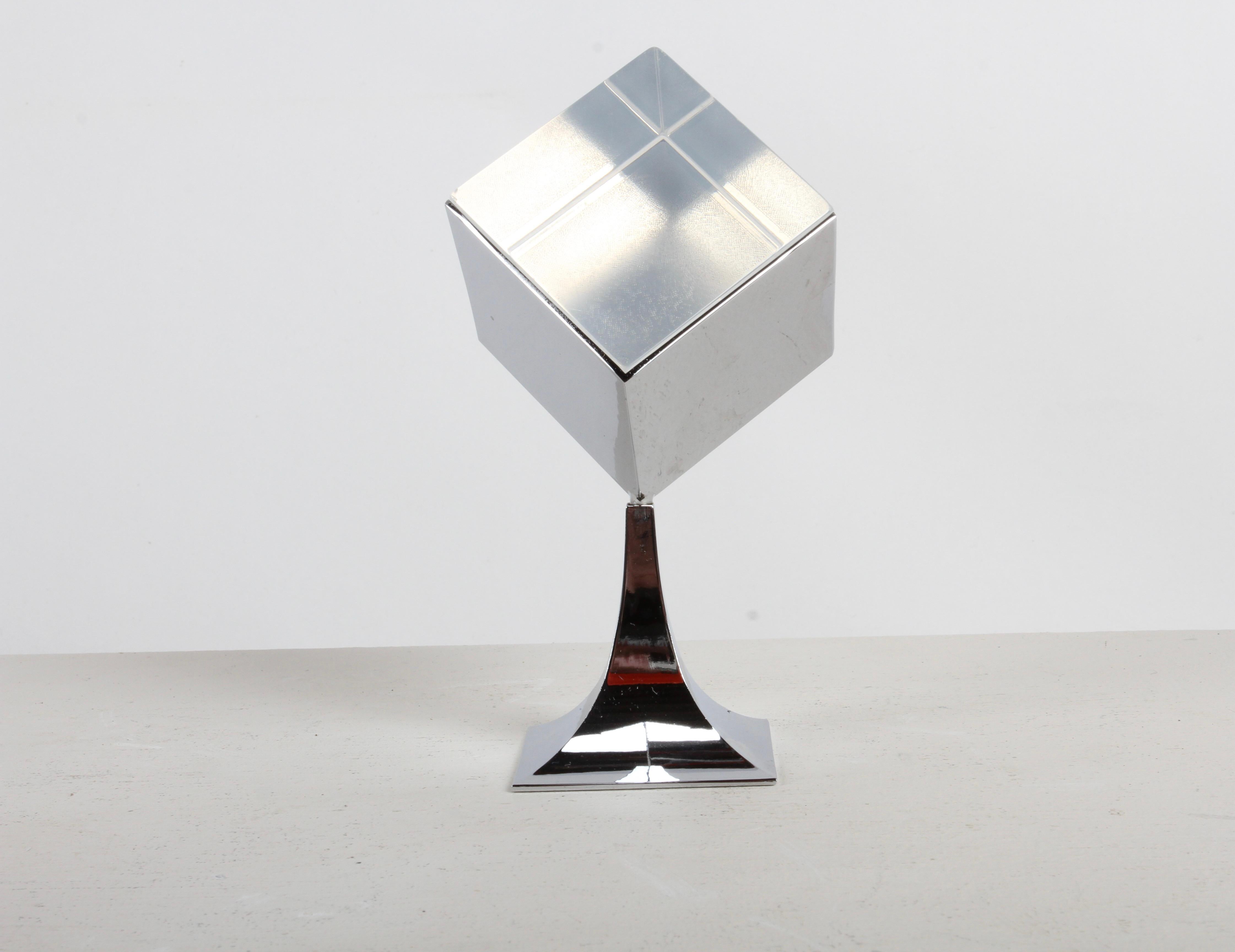 Mid-Century Modern 1960s MCM MOD OP-Art Chrome Base & Lucite Spinning Photo Prism Cube Sculpture For Sale