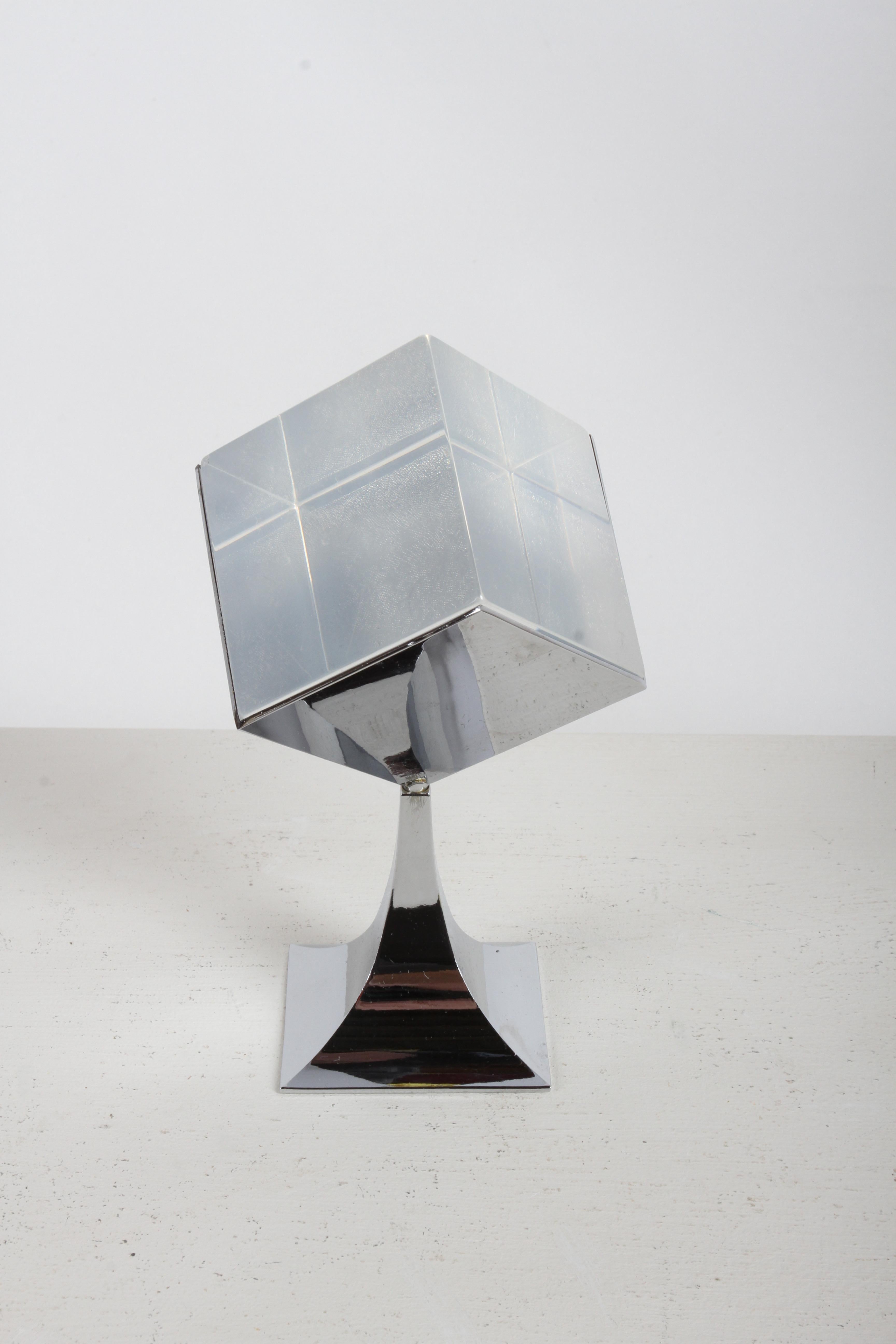 Mid-20th Century 1960s MCM MOD OP-Art Chrome Base & Lucite Spinning Photo Prism Cube Sculpture For Sale