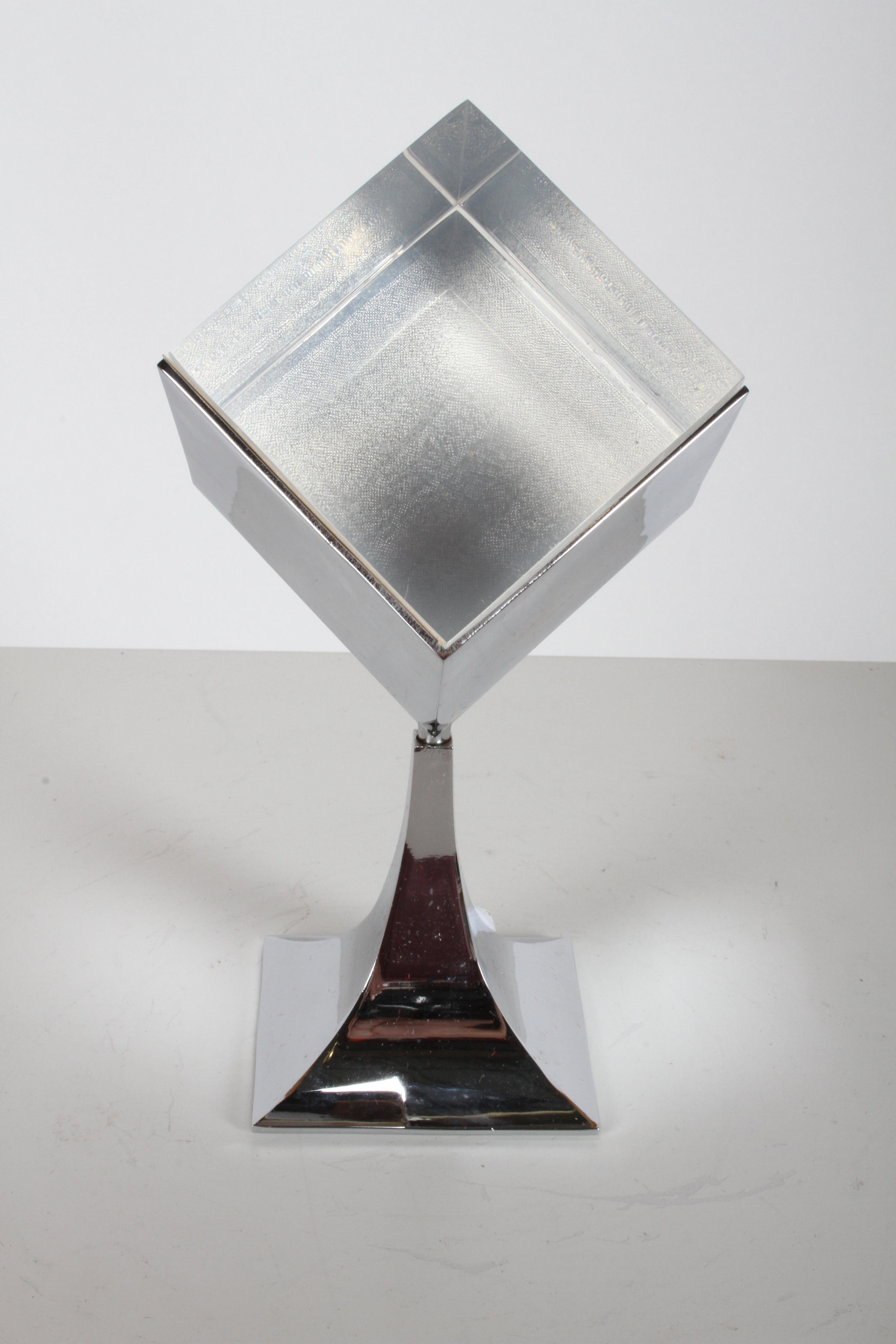 Mid-Century Modern OP Art Chrome Base and Lucite Spinning Photo Cube Sculpture In Excellent Condition In St. Louis, MO