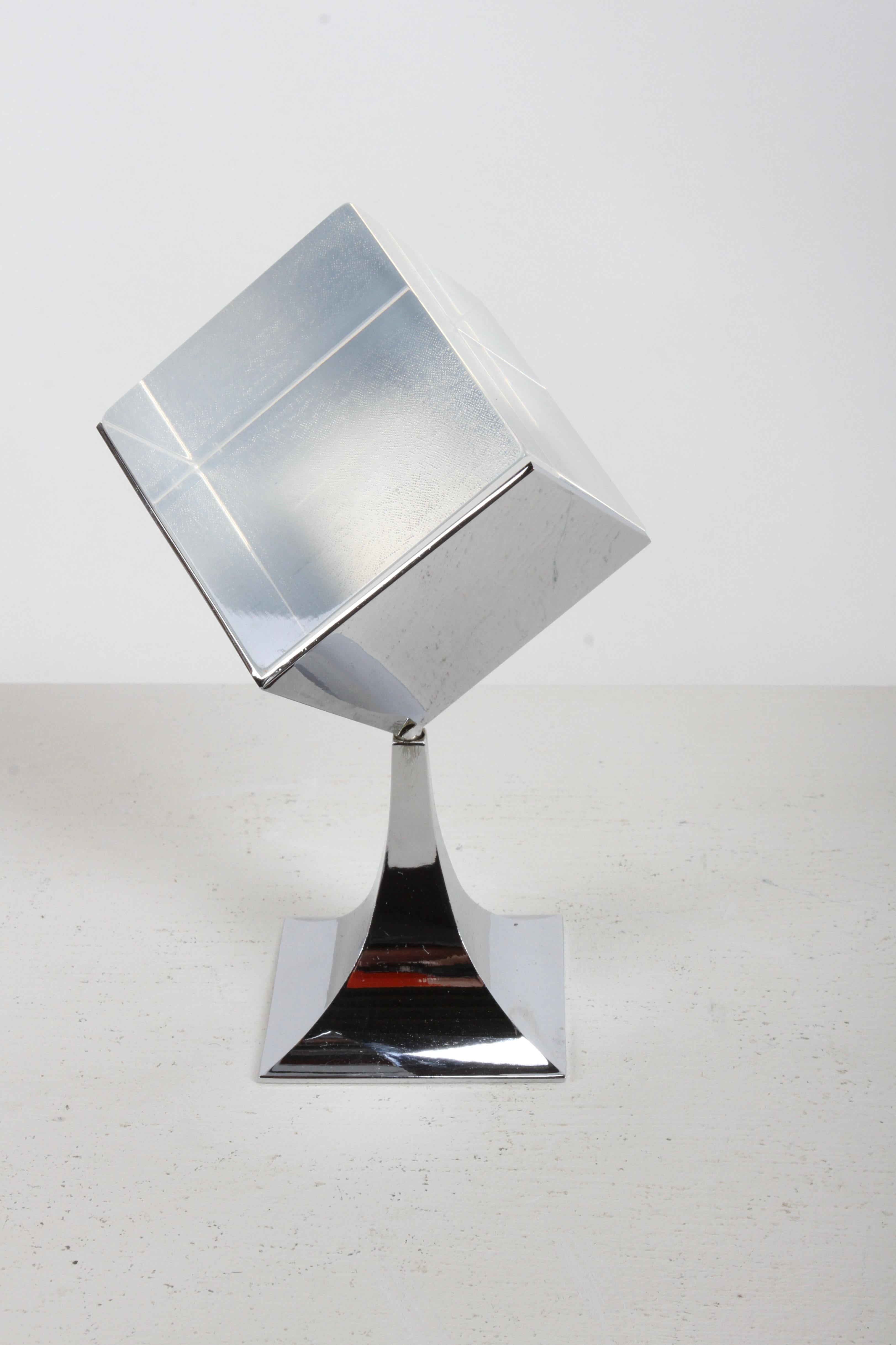 1960s MCM MOD OP-Art Chrome Base & Lucite Spinning Photo Prism Cube Sculpture For Sale 1