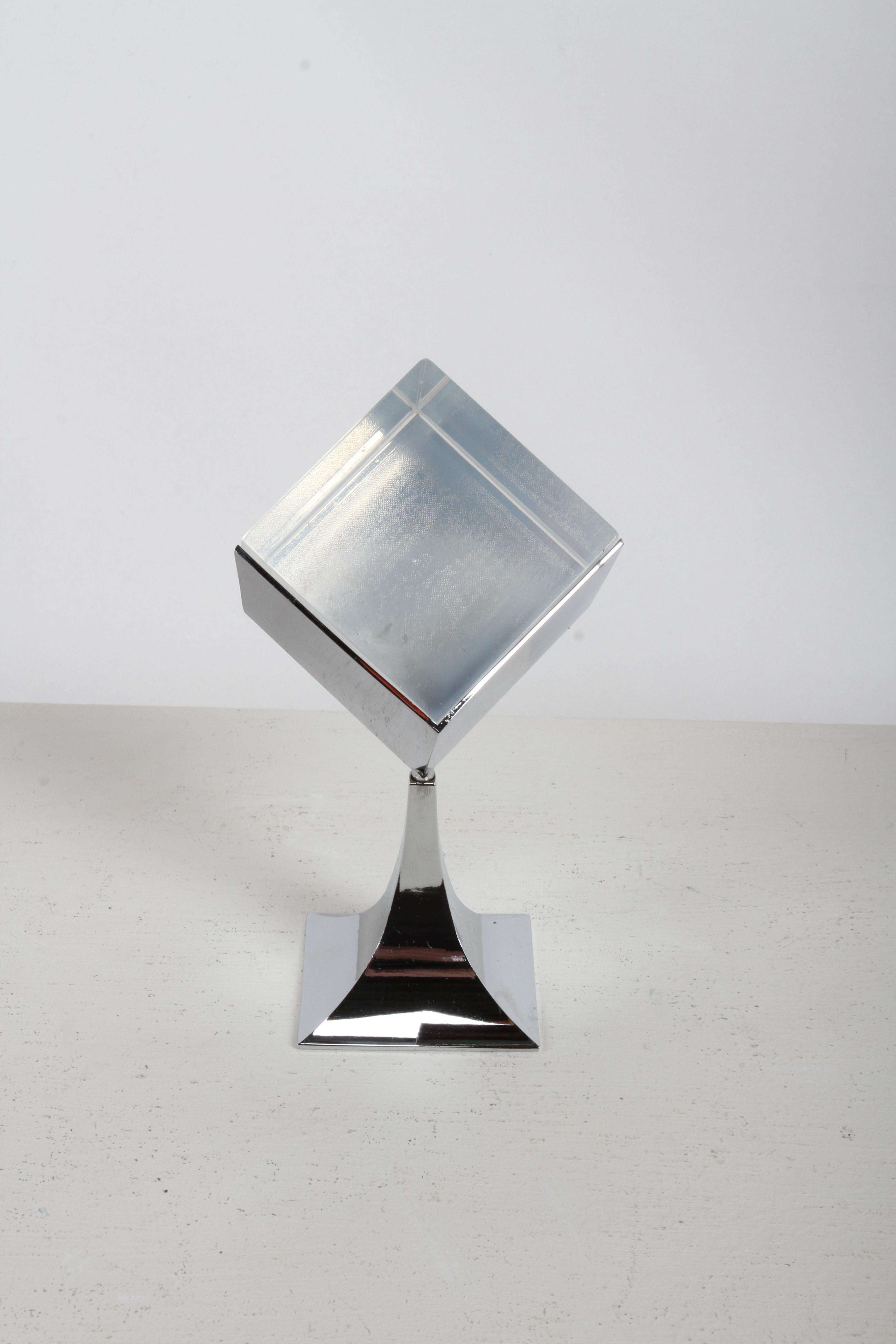 1960s MCM MOD OP-Art Chrome Base & Lucite Spinning Photo Prism Cube Sculpture For Sale 2