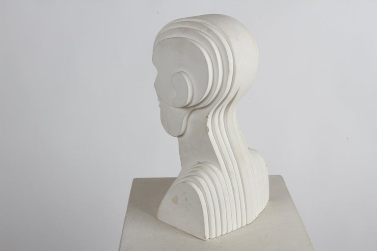 Mid-Century Modern OP-Art White Plywood Bust of Concentric Biomorphic Layers  For Sale 4