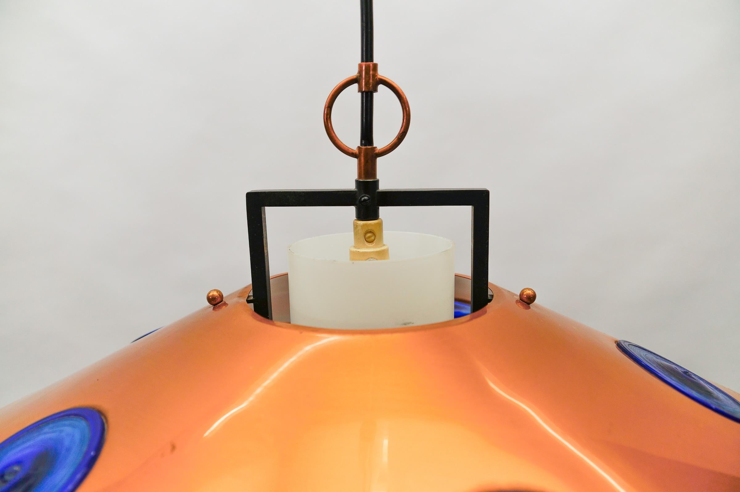 Lampada moderna di metà secolo in vetro opalino con paralume in rame e supporto in rame, anni '50 in vendita 4