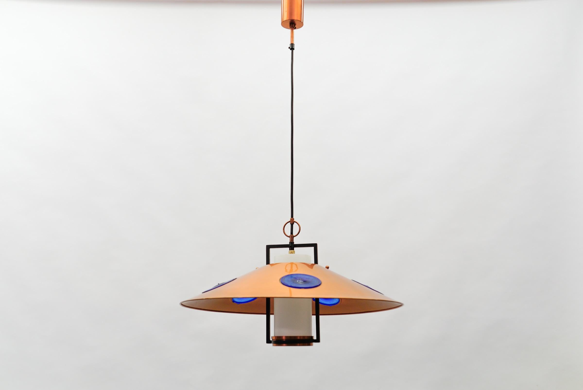 Lampada moderna di metà secolo in vetro opalino con paralume in rame e supporto in rame, anni '50 in vendita 6