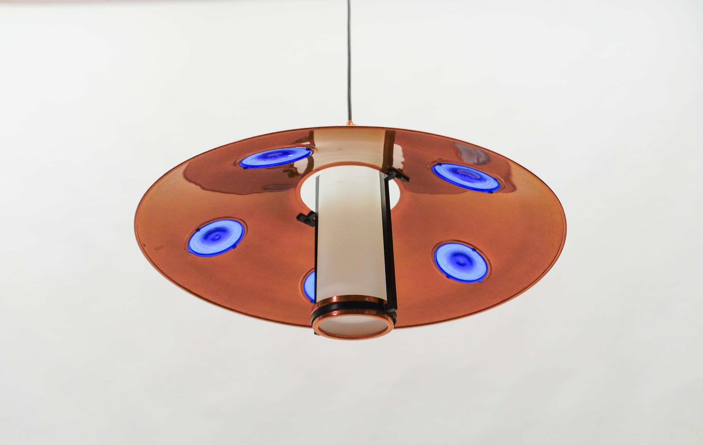 Lampada moderna di metà secolo in vetro opalino con paralume in rame e supporto in rame, anni '50 in vendita 7
