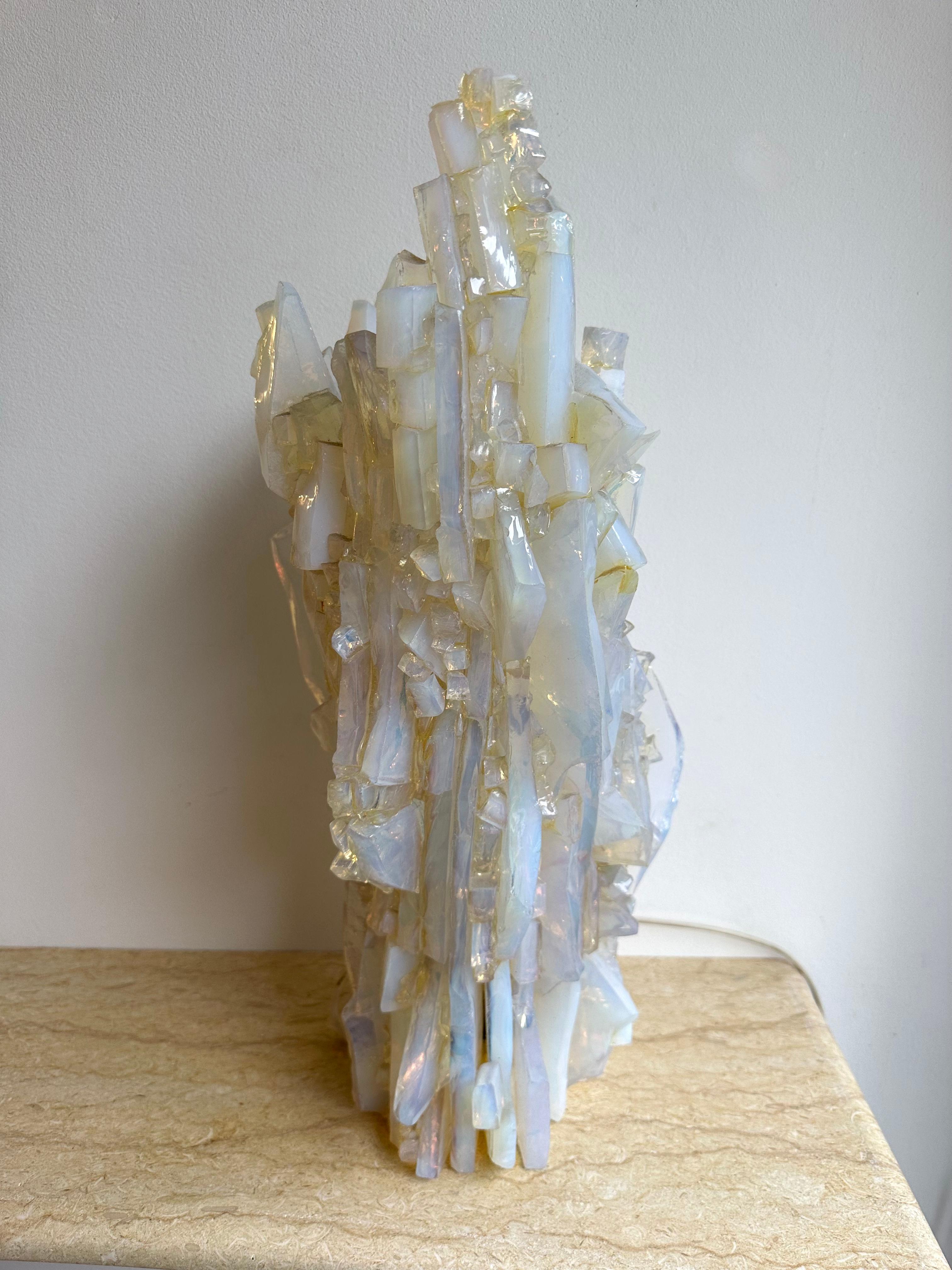 Verre Lampe de sculpture abstraite en verre opalescent, moderne du milieu du siècle dernier Italie, 1970 en vente