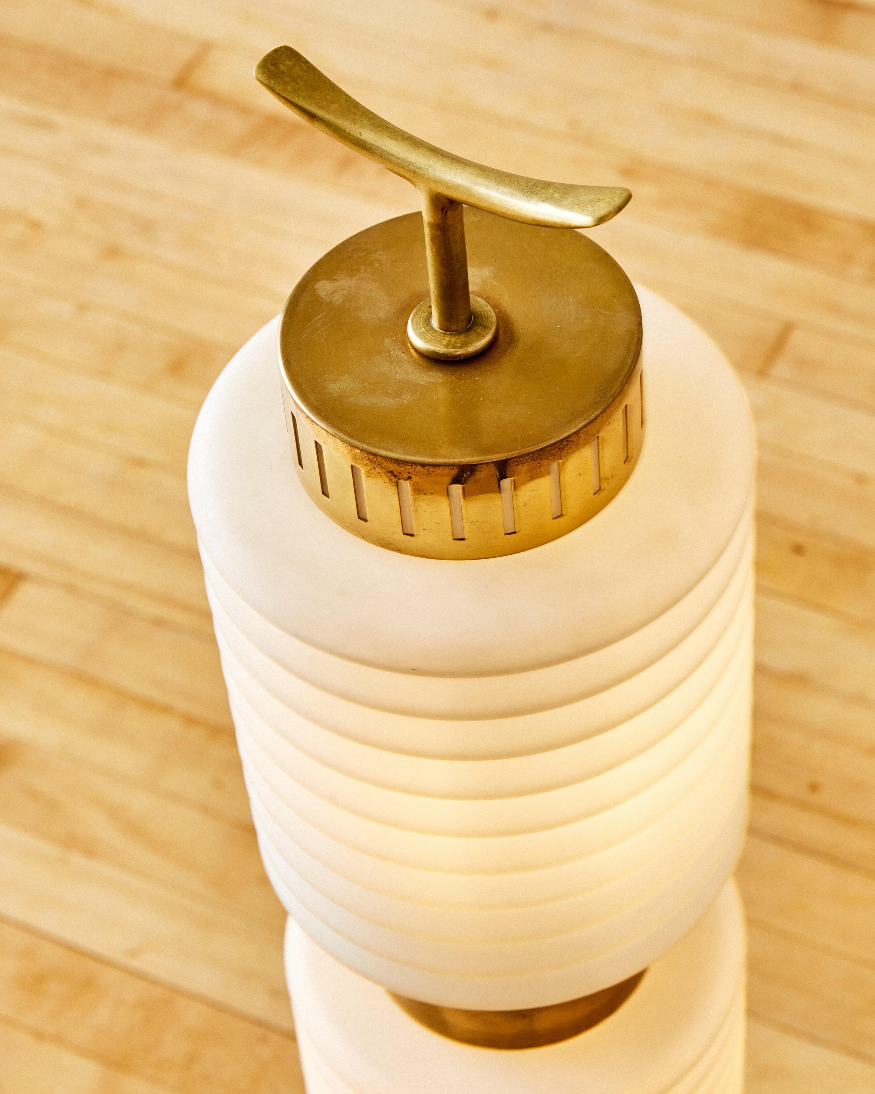 Mid-Century Modern Opaline Floor Lamp In Good Condition In Long Island City, NY