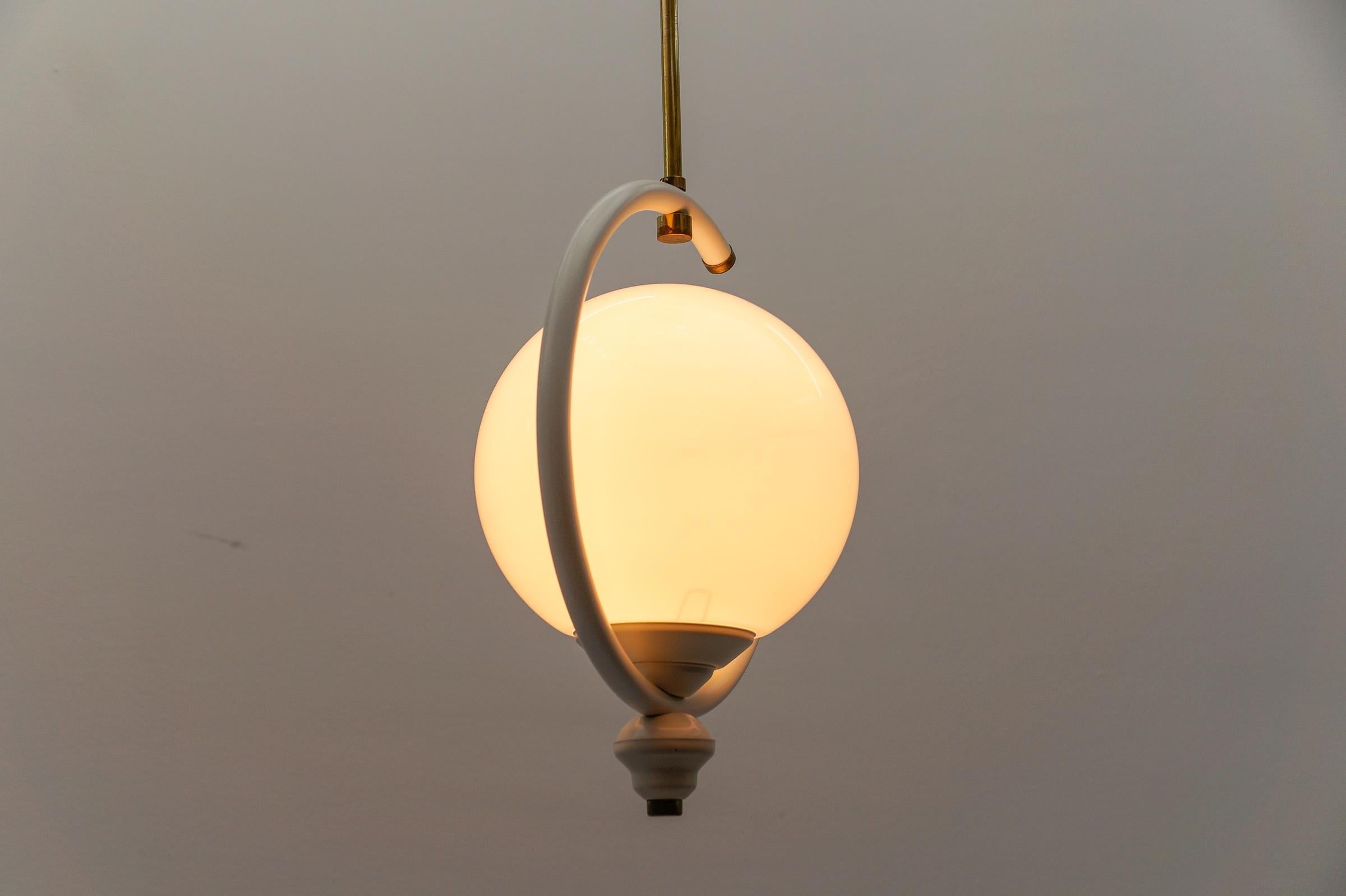 Lampada da soffitto in vetro opalino moderna di metà secolo, 1960 Italia in vendita 4