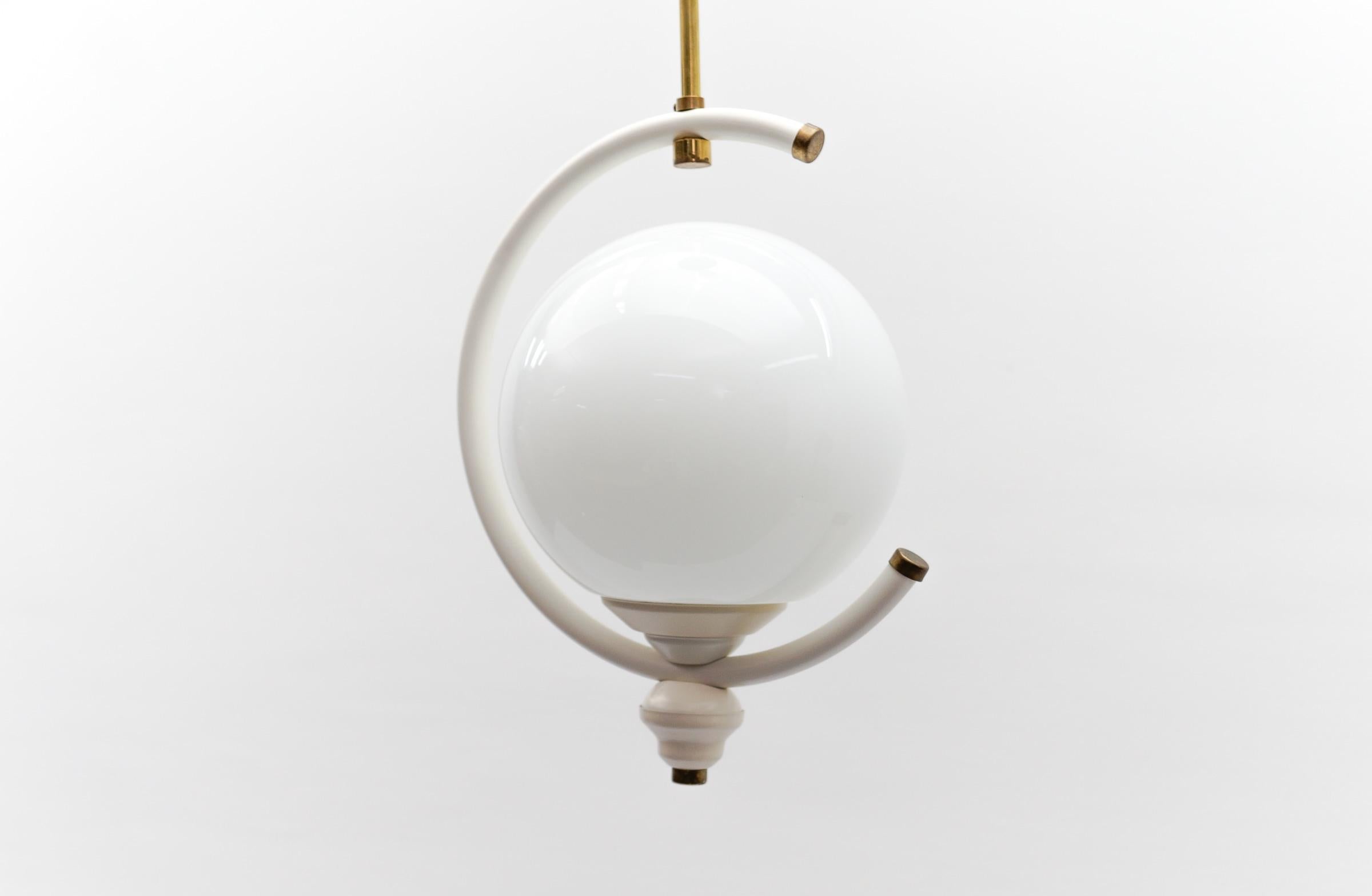 Space Age Lampada da soffitto in vetro opalino moderna di metà secolo, 1960 Italia in vendita