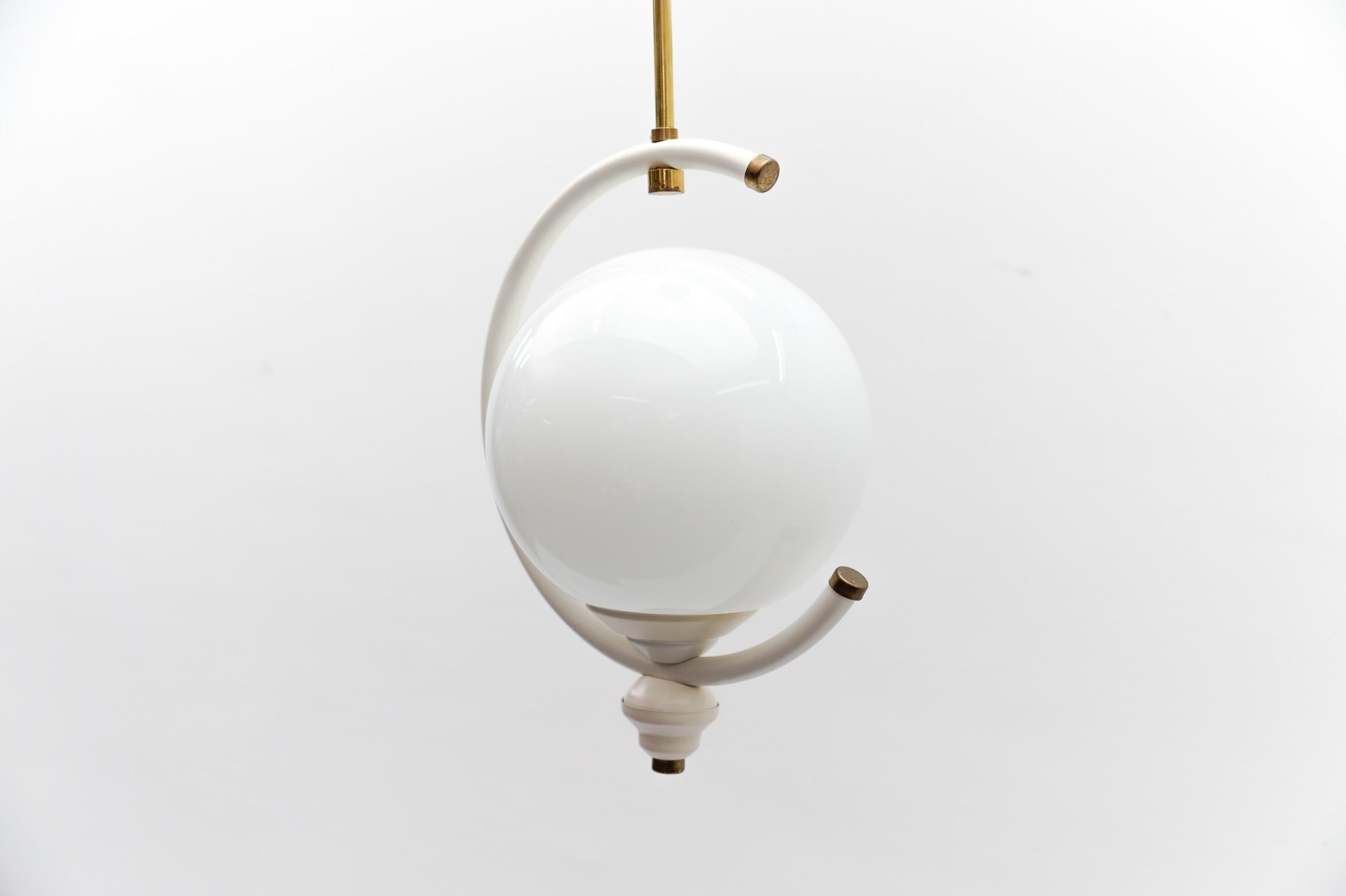 Lampada da soffitto in vetro opalino moderna di metà secolo, 1960 Italia in vendita 2