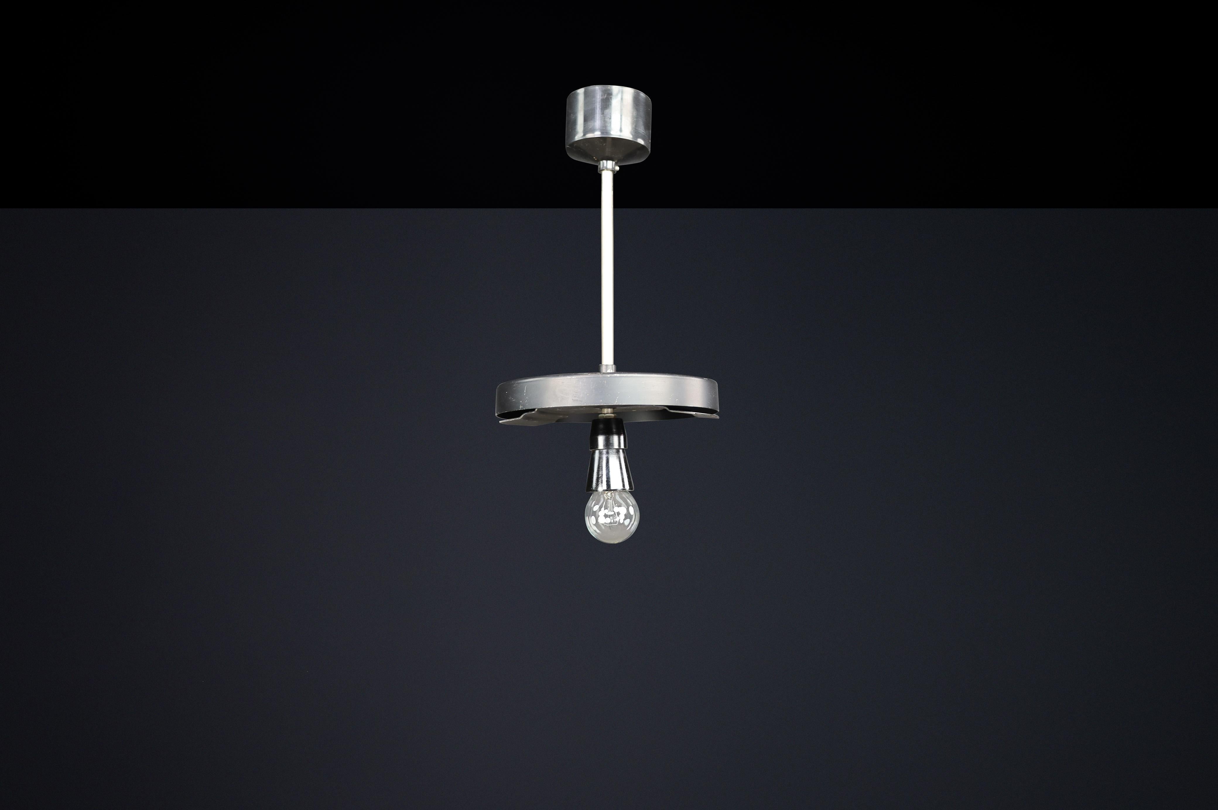 Lampada a sospensione moderna di metà secolo in vetro opalino, Cecoslovacchia, anni '60 in vendita 6