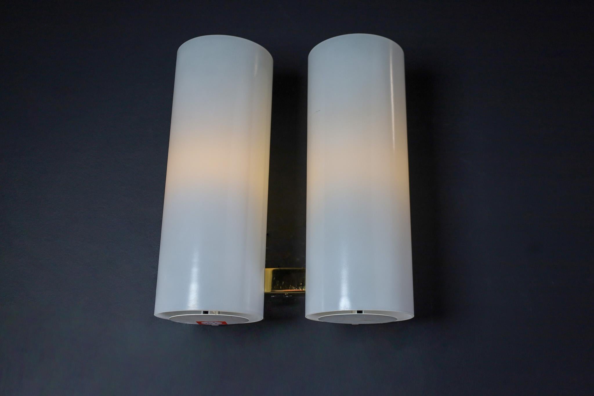 Mid-Century Modern Opaline Glass Wall light by Doria Leuchten, Germany 1960s For Sale 4