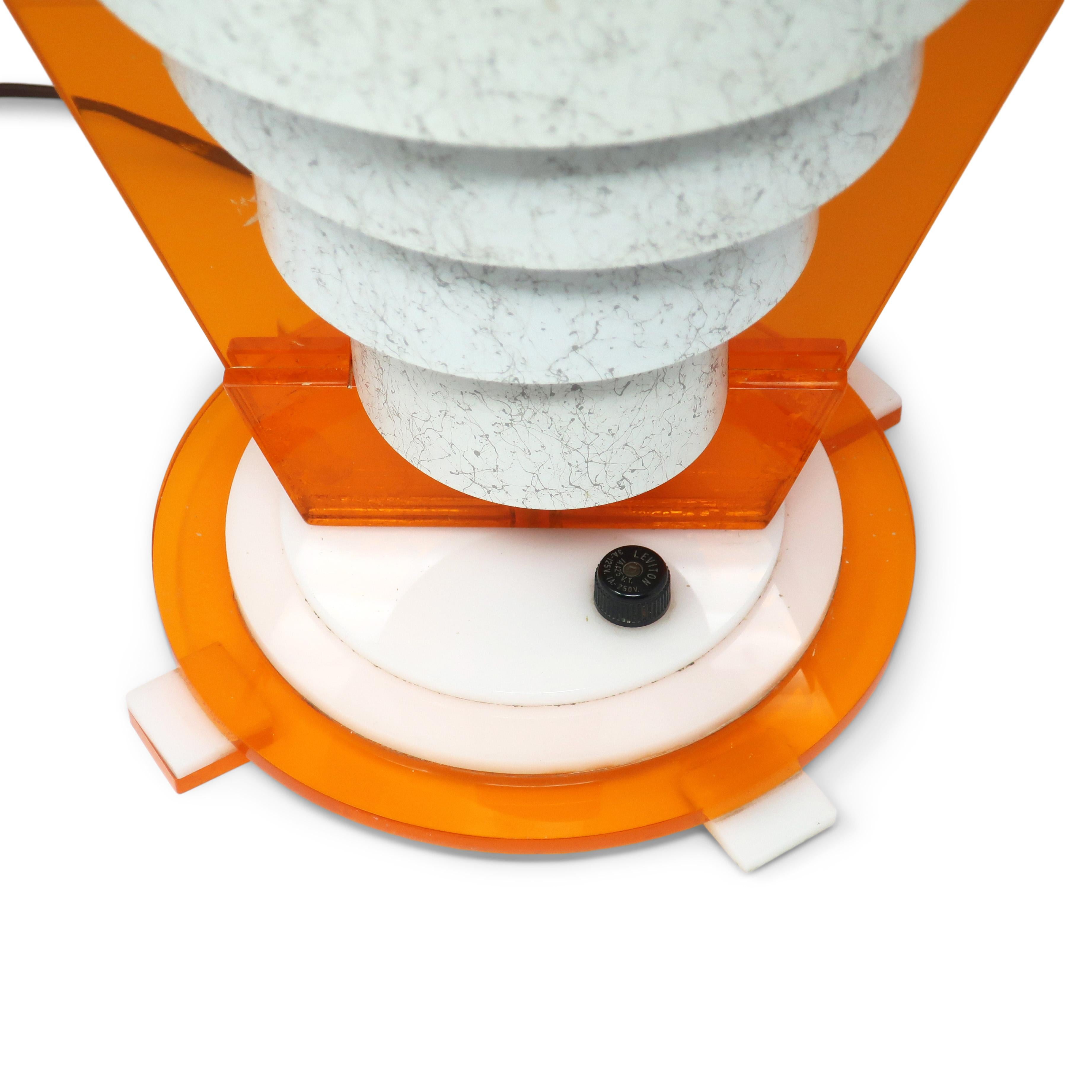 Moderne orange-graue Mid-Century-Tischlampe (Moderne der Mitte des Jahrhunderts) im Angebot