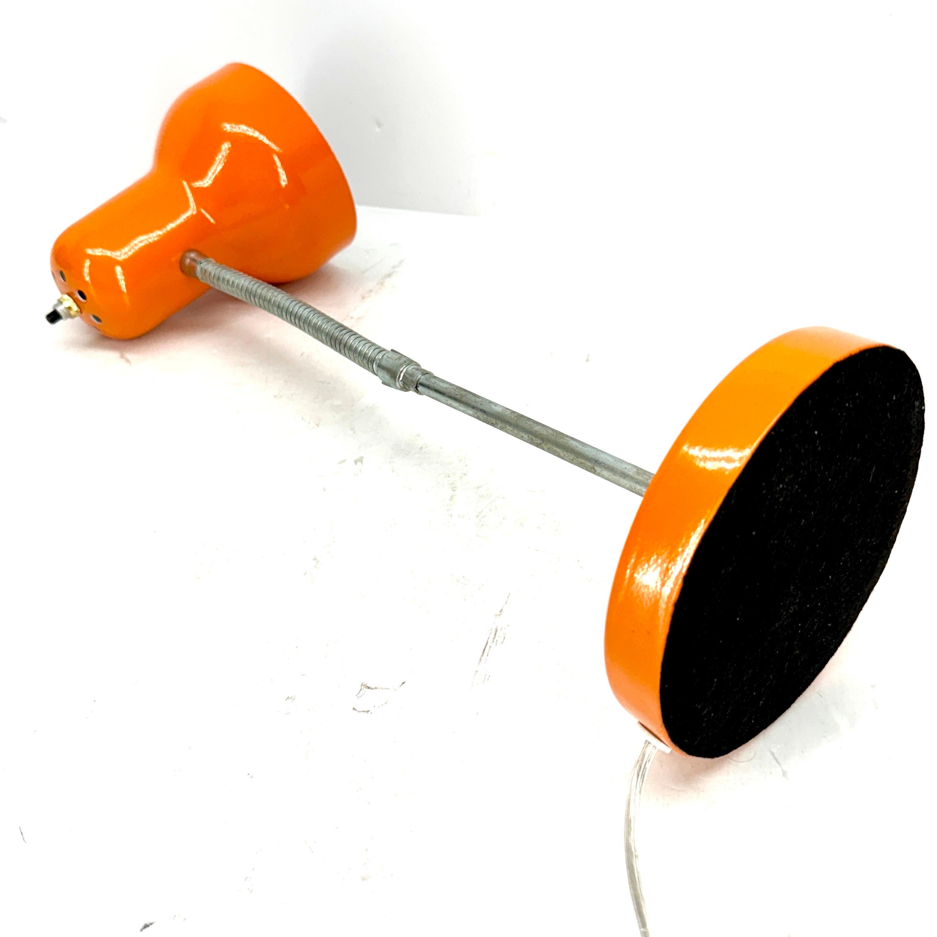 Mid-Century Modern Orange Cone Gooseneck Schreibtischlampe im Angebot 3