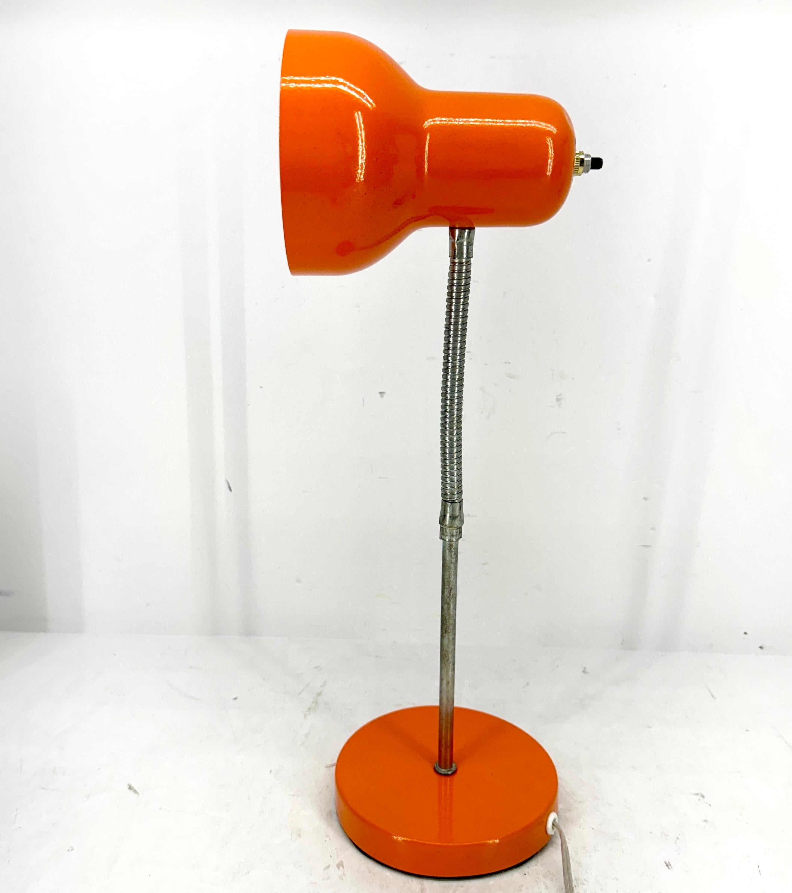 Mid-Century Modern Orange Cone Gooseneck Schreibtischlampe im Angebot 9