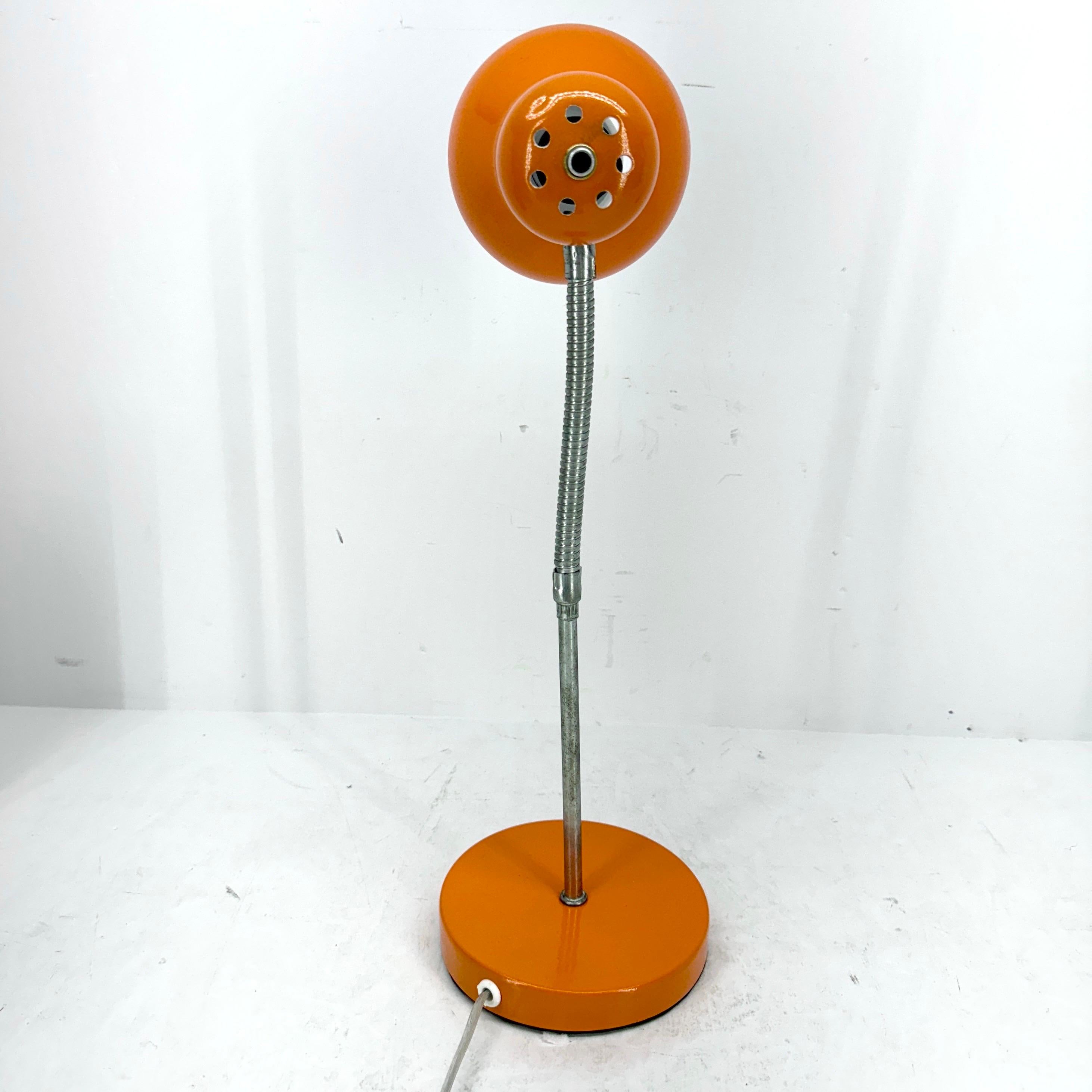 Mid-Century Modern Orange Cone Gooseneck Schreibtischlampe im Angebot 10